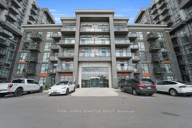 450 Dundas