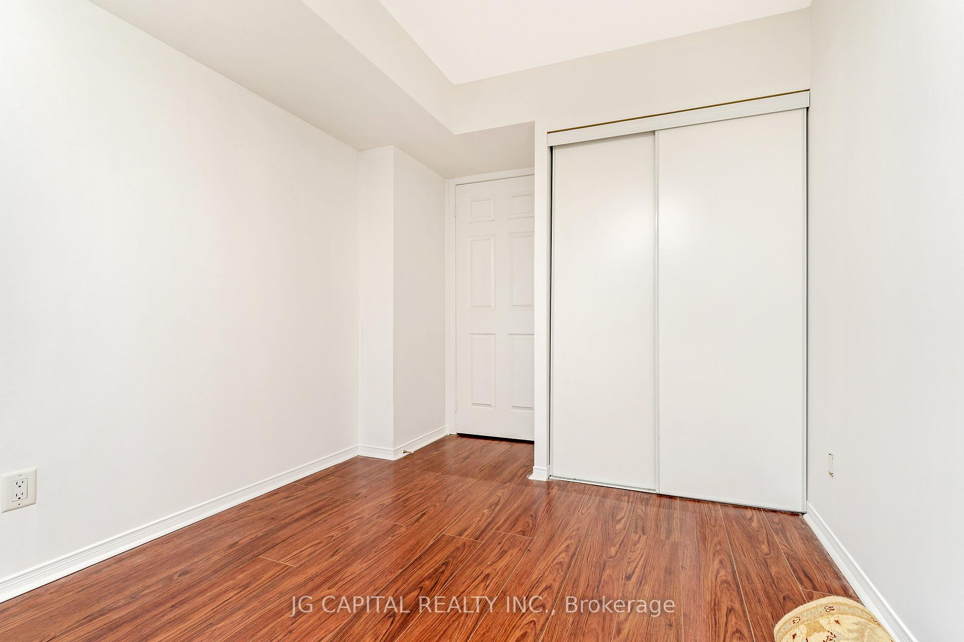 2 Bedrooms Condo at 233 Beecroft,  Toronto For sale