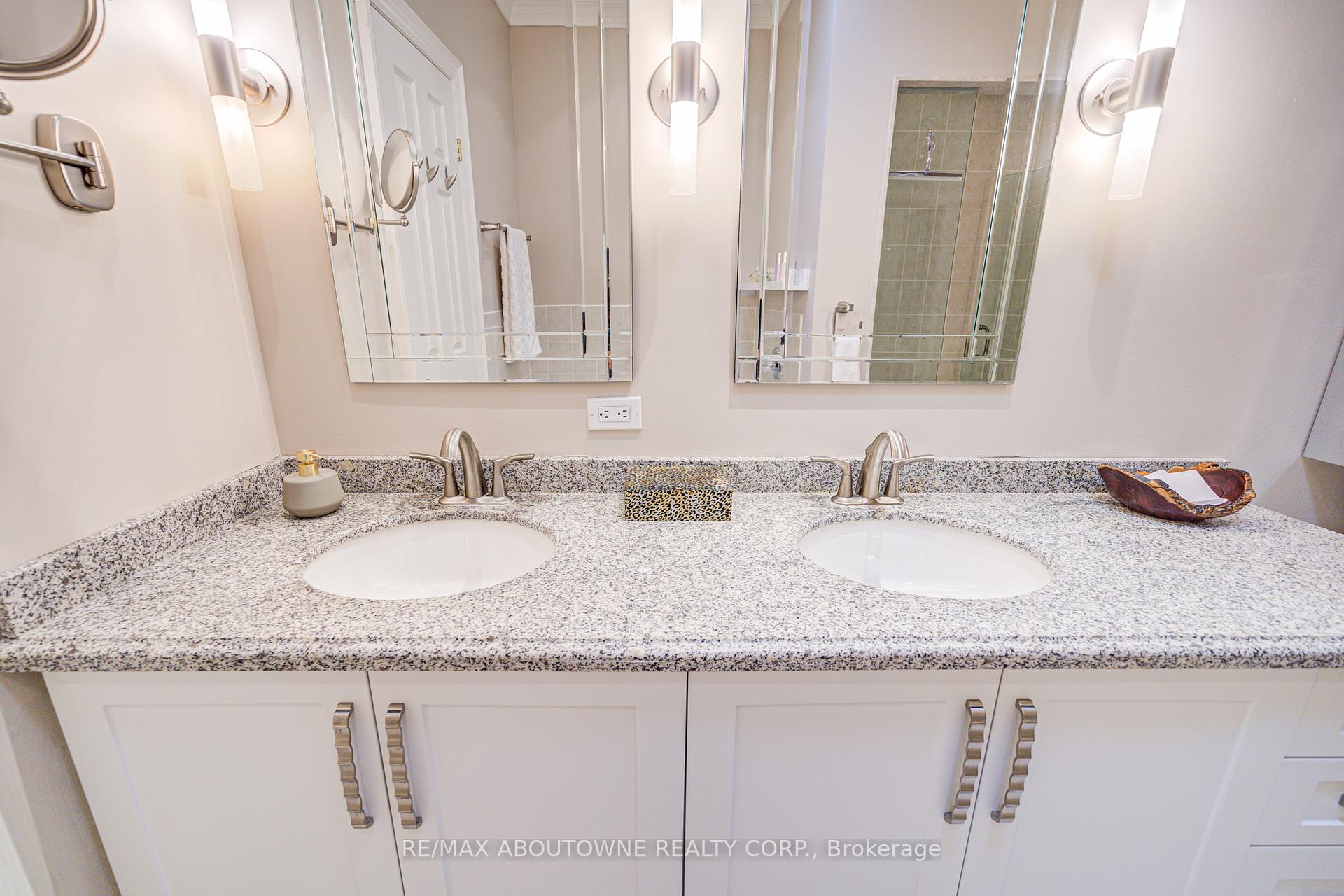 2 Bedrooms Condo at 1169 Dorval, Oakville For sale