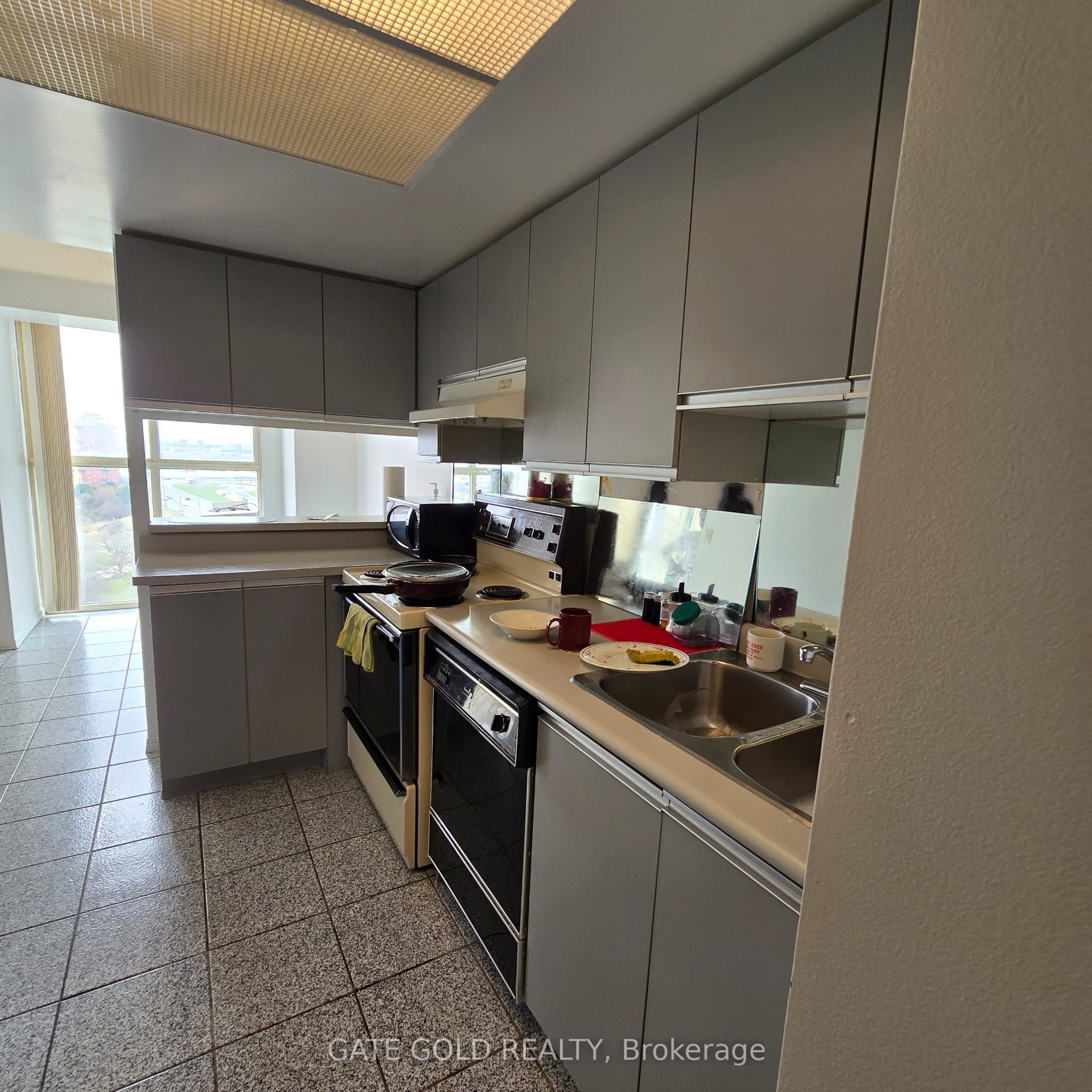 600 Rexdale Boulevard, #LPH2
