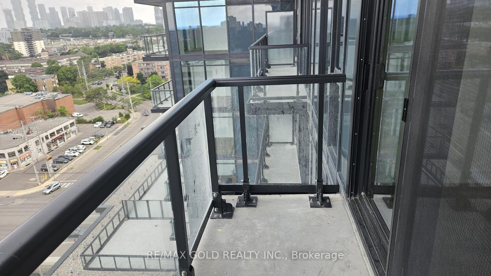 2 Bedrooms Condo at 86 Dundas, Mississauga For sale