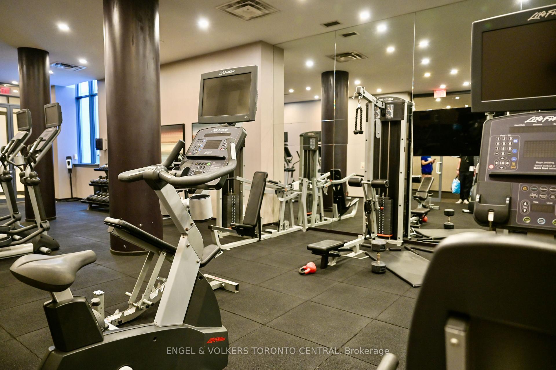 2 Bedrooms Condo at 770 Bay, Toronto For sale