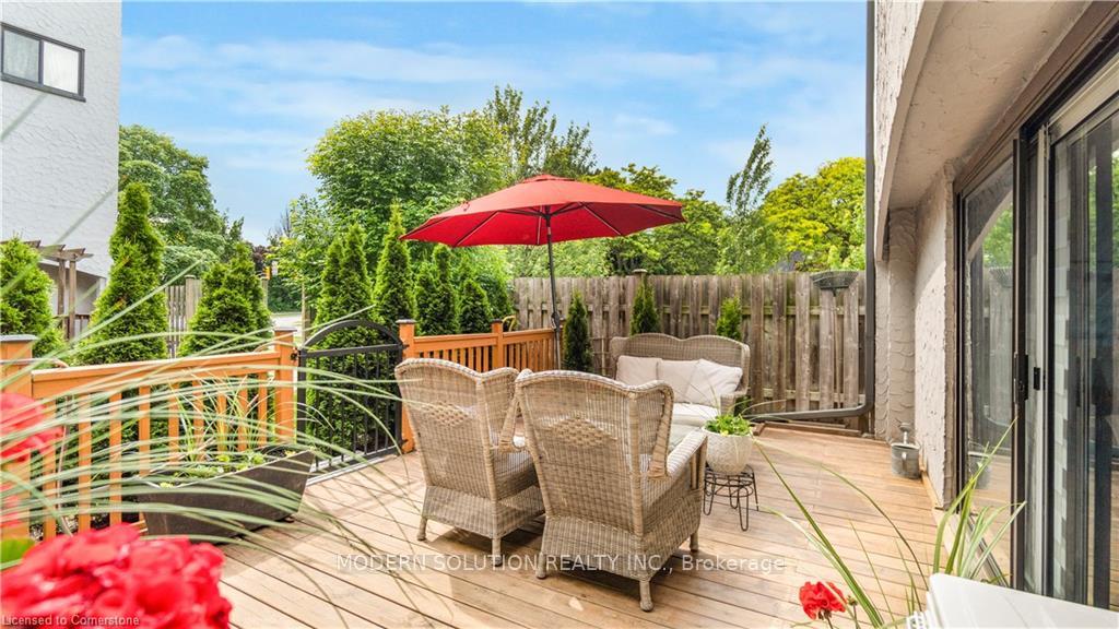 4 Bedrooms Condo at 1016 Falgarwood, Oakville For sale