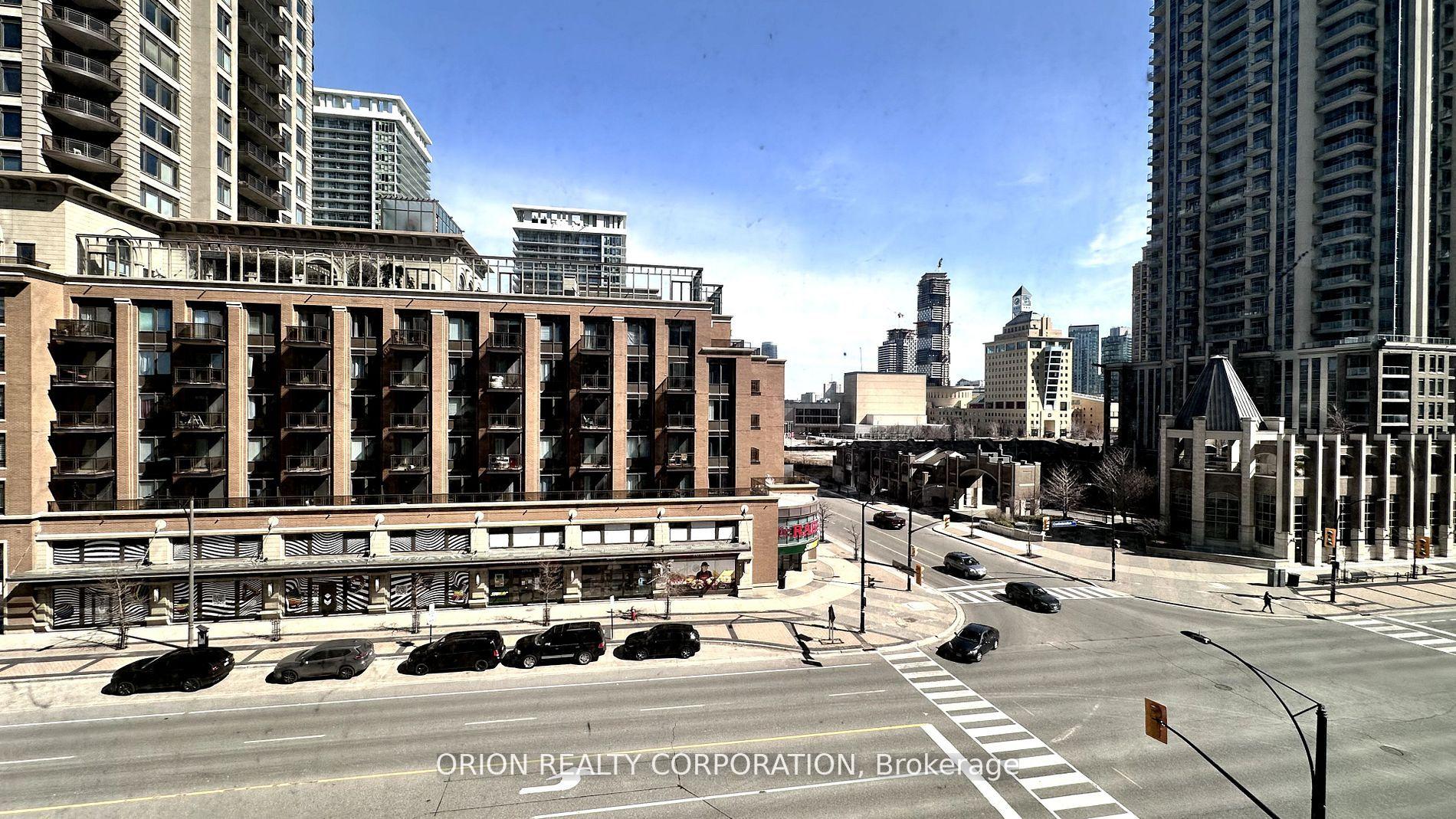 2 Bedrooms Condo at 430 Square One, Mississauga For sale