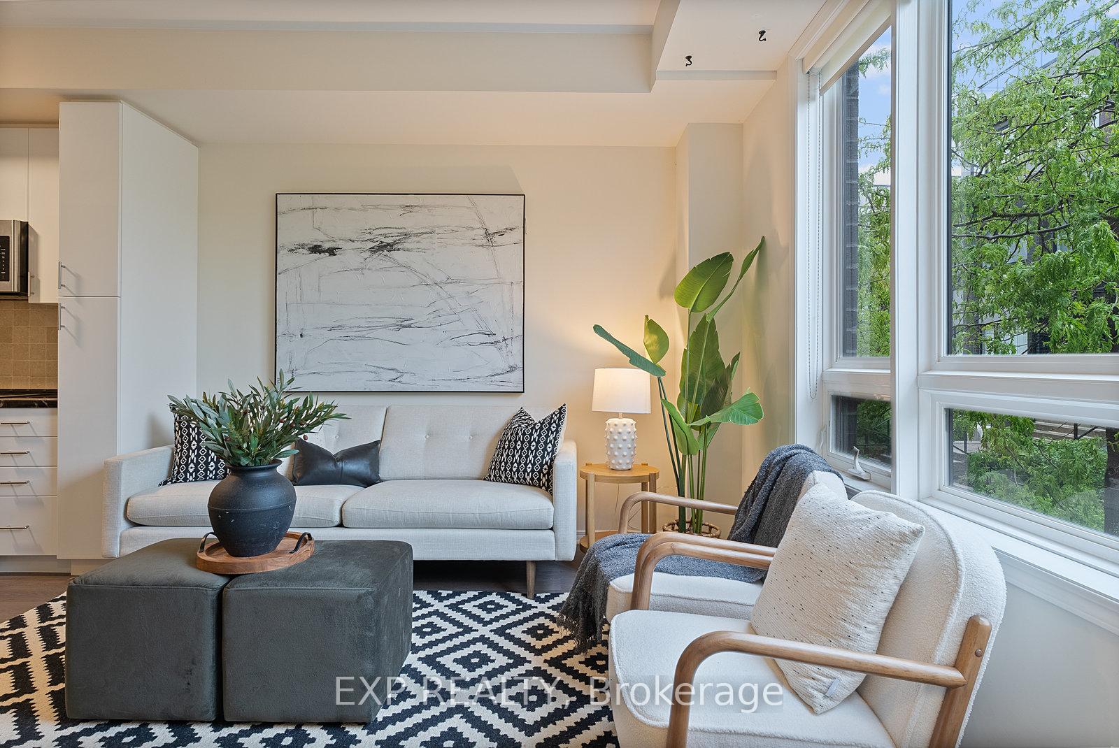 2 Bedrooms Condo at 1100 Briar Hill, Toronto For sale