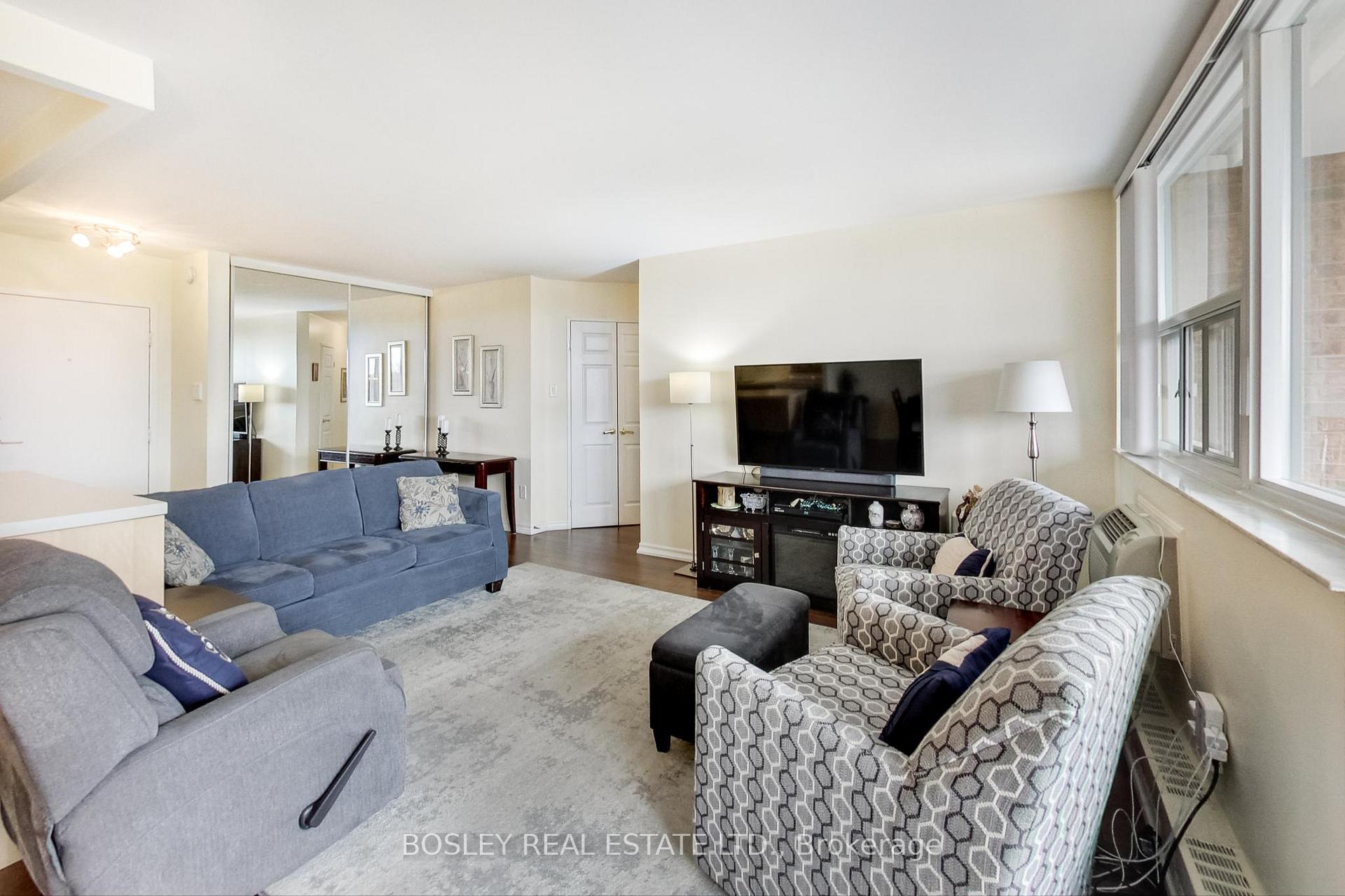 2 Bedrooms Condo at 3501 Glen Erin,  Mississauga For sale