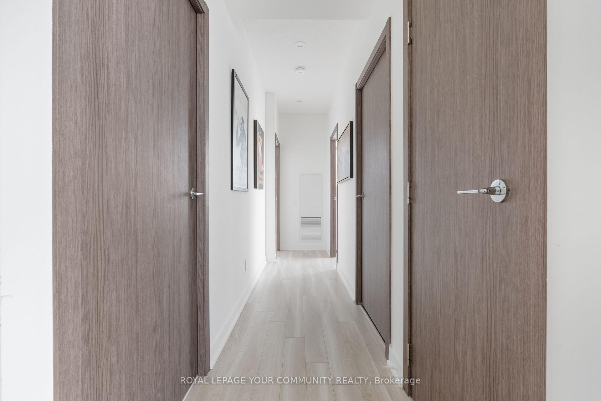 3 Bedrooms Condo at 17 Bathurst, Toronto For sale