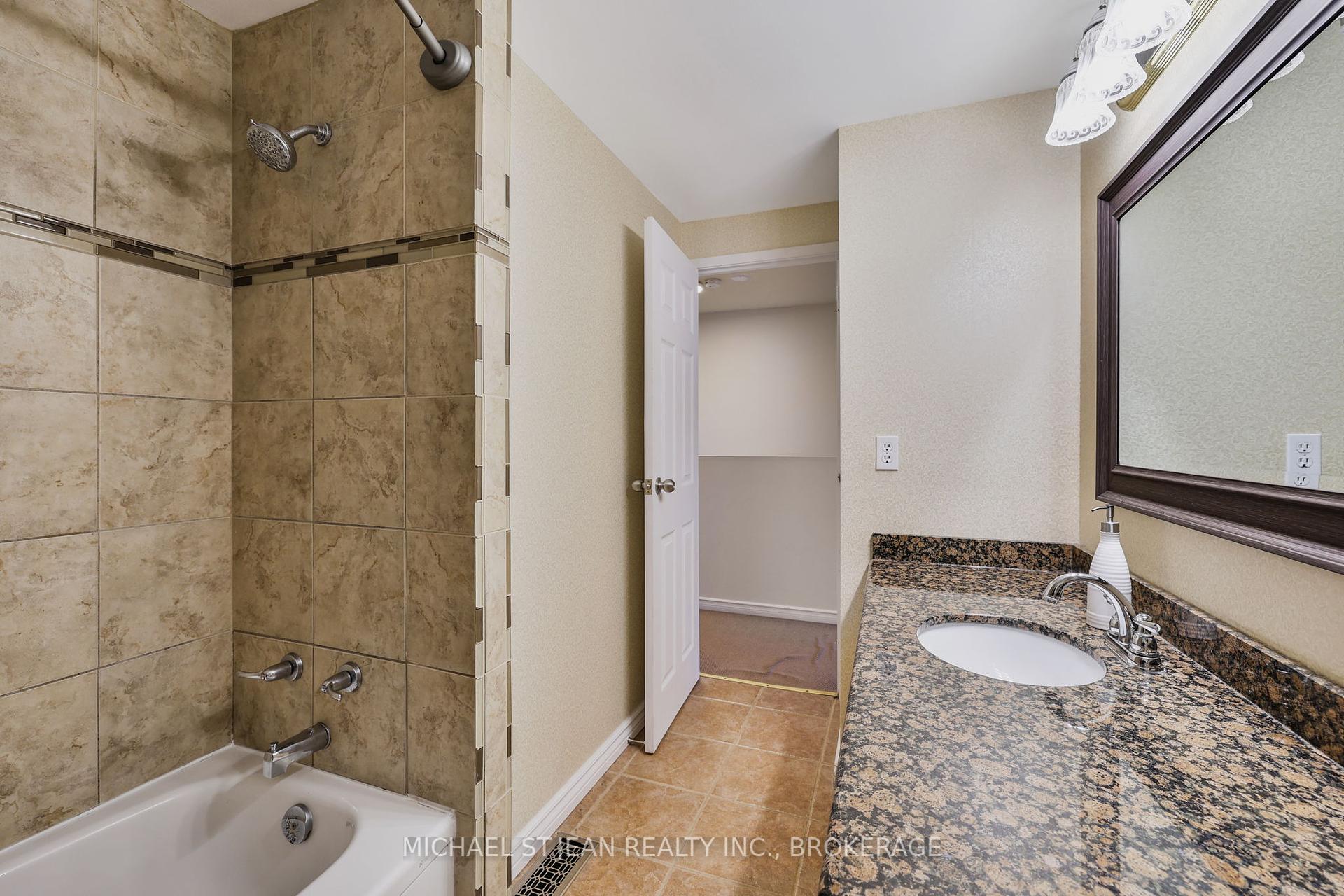 3 Bedrooms Condo at 1115 Paramount,  Hamilton For sale