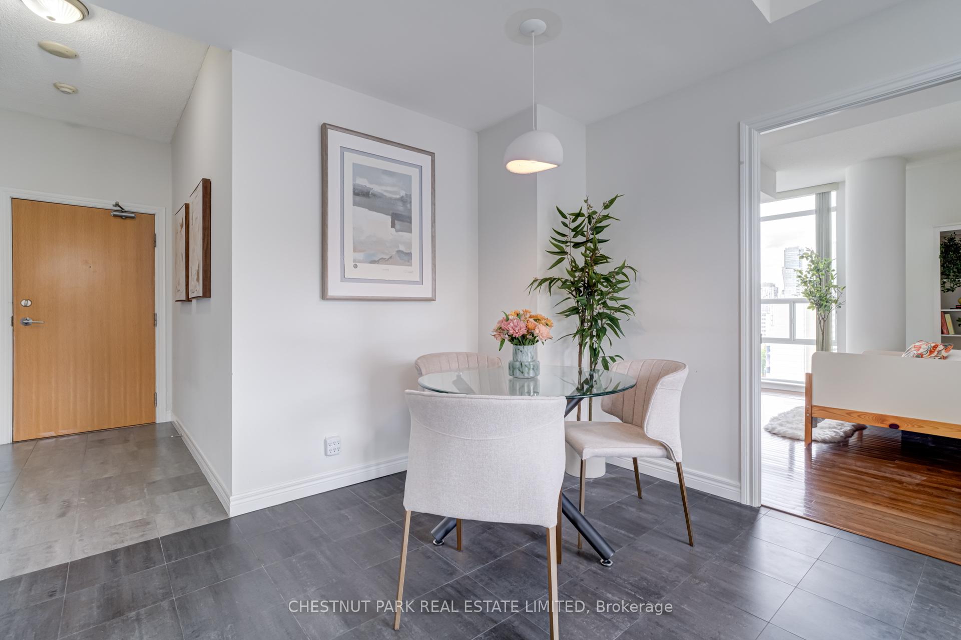 2 Bedrooms Condo at 736 Spadina, Toronto For sale