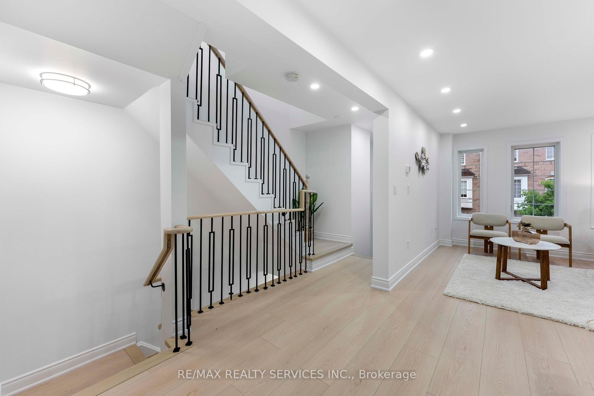 4 Bedrooms Condo at 80 Acorn, Mississauga For sale