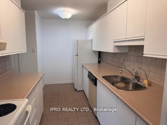 2 Bedrooms Condo at 65 Southport, Toronto For sale