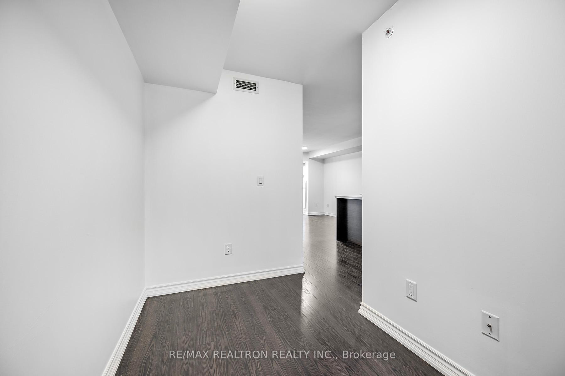 2 Bedrooms Condo at 386 Yonge,  Toronto For sale