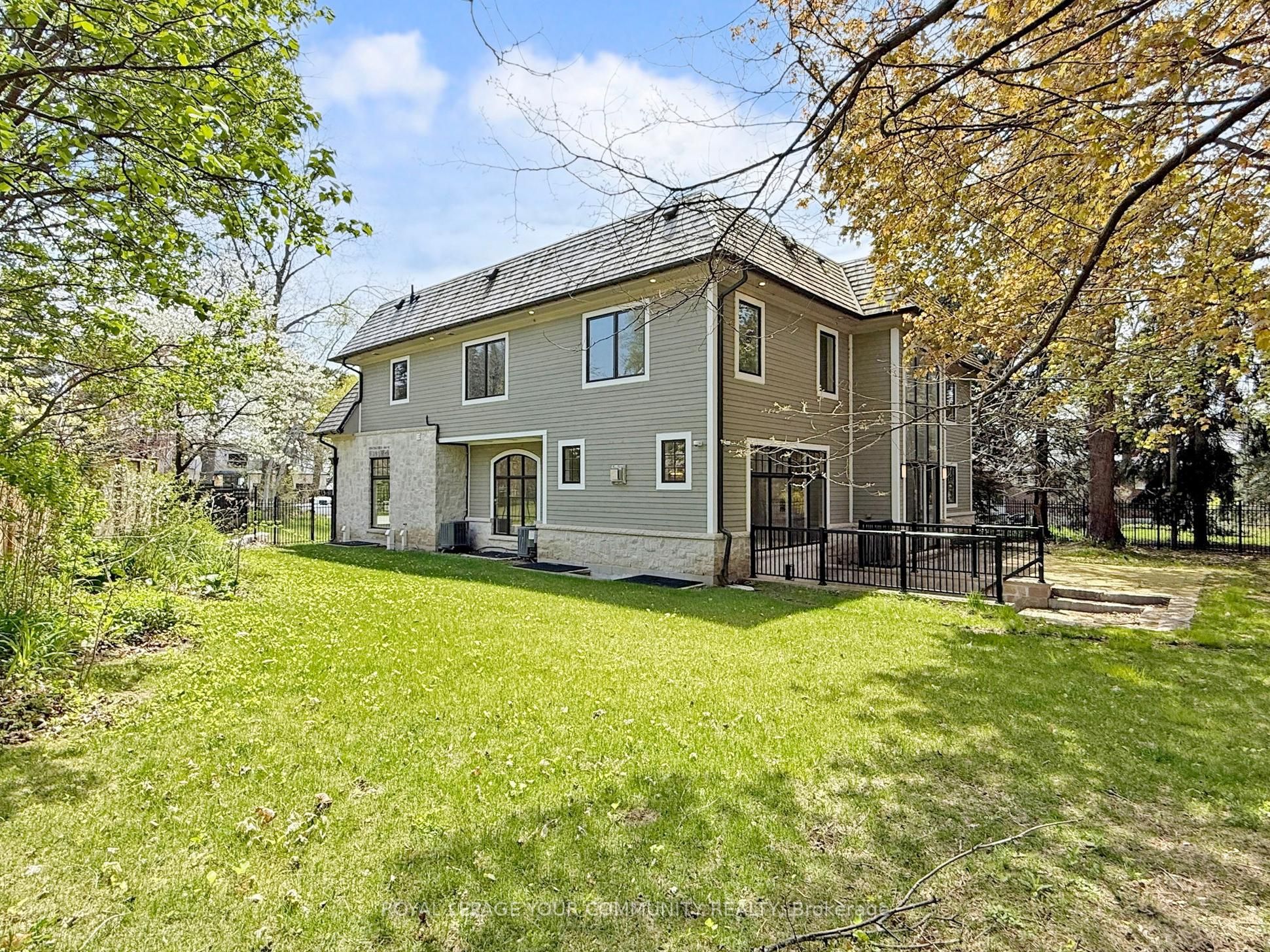 1257 Lakeshore Road W