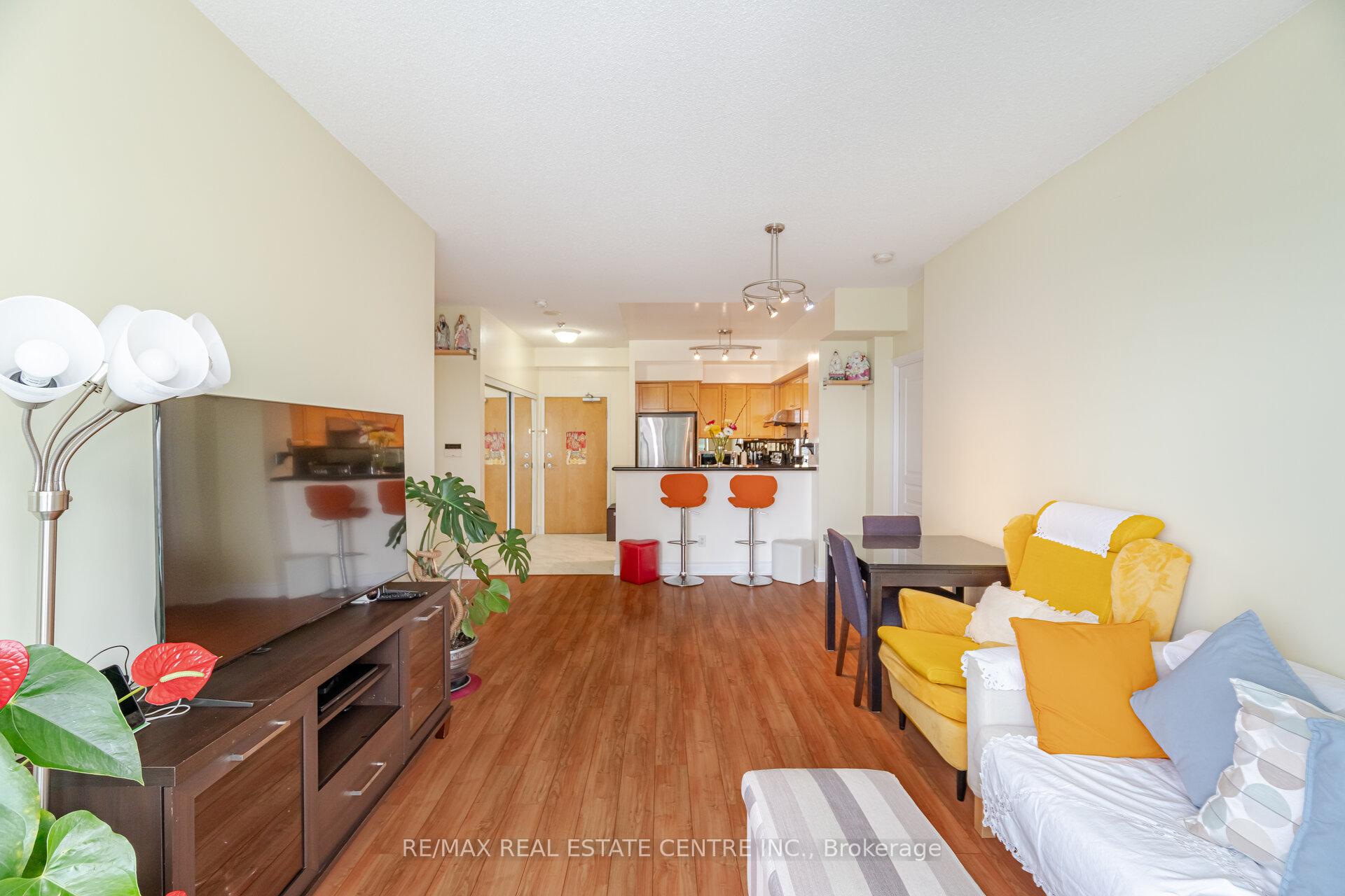 2 Bedrooms Condo at 5 Marine Parade,  Toronto For sale
