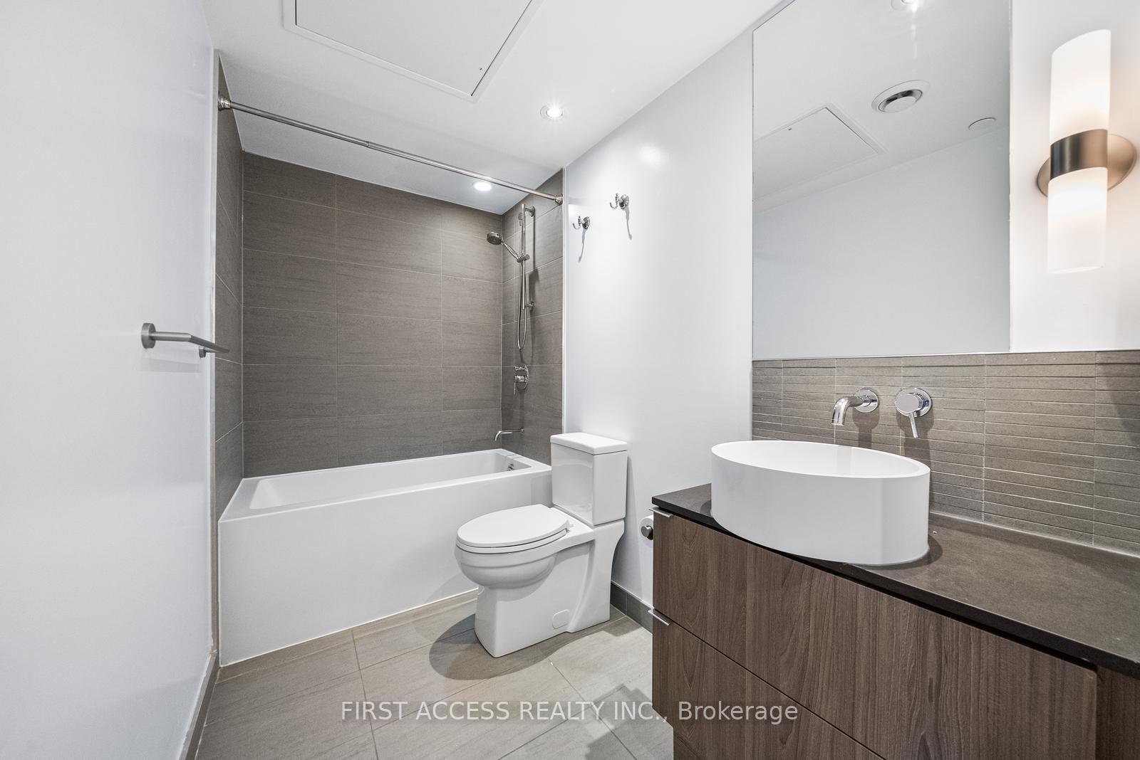 2 Bedrooms Condo at 161 Roehampton,  Toronto For sale