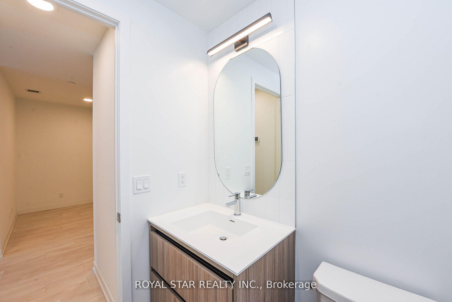2 Bedrooms Condo at 7950 Bathurst, Vaughan For sale