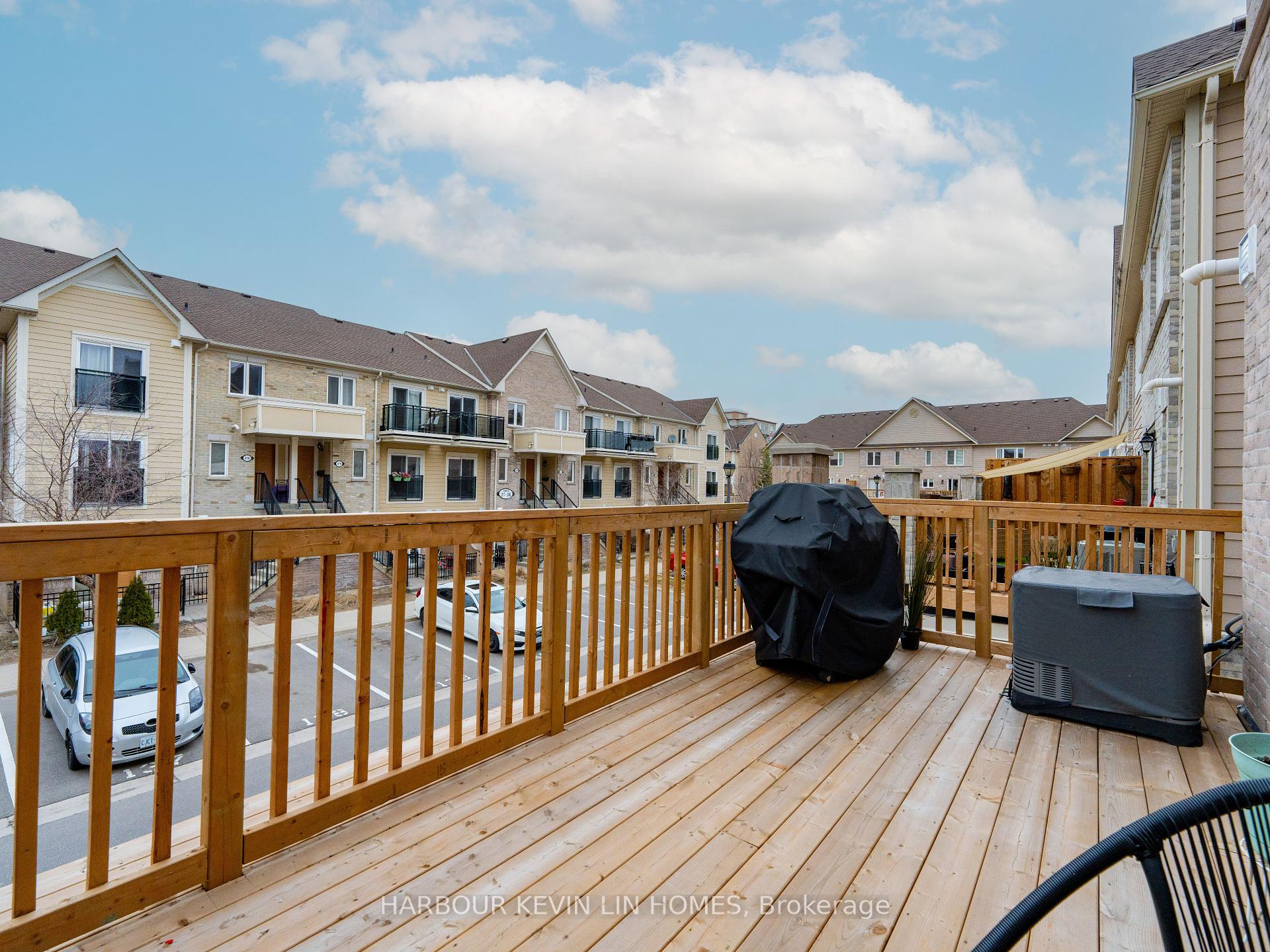 3 Bedrooms Condo at 4975 Southampton, Mississauga For sale
