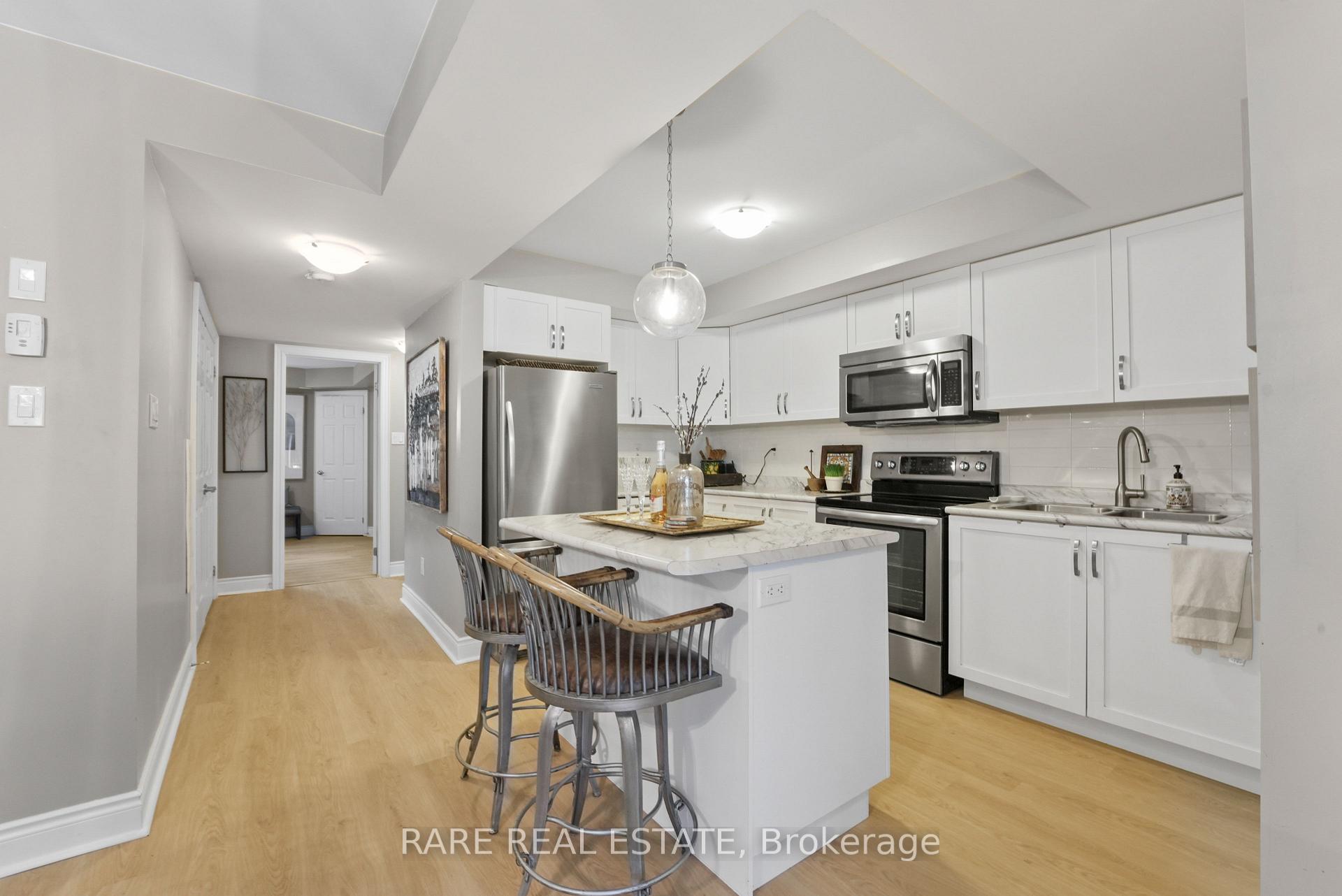2 Bedrooms Condo at 2420 Baronwood, Oakville For sale