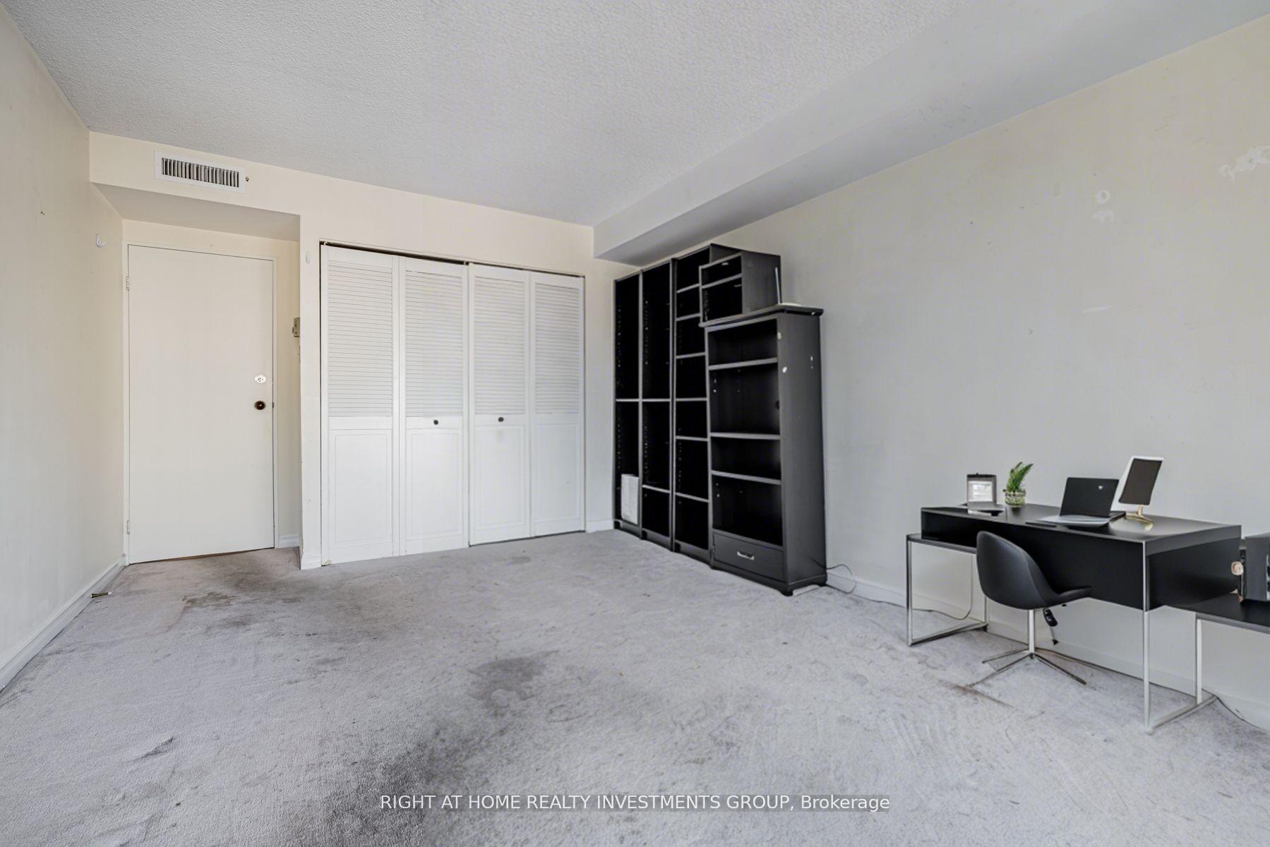3 Bedrooms Condo at 65 Harbour,  Toronto For sale