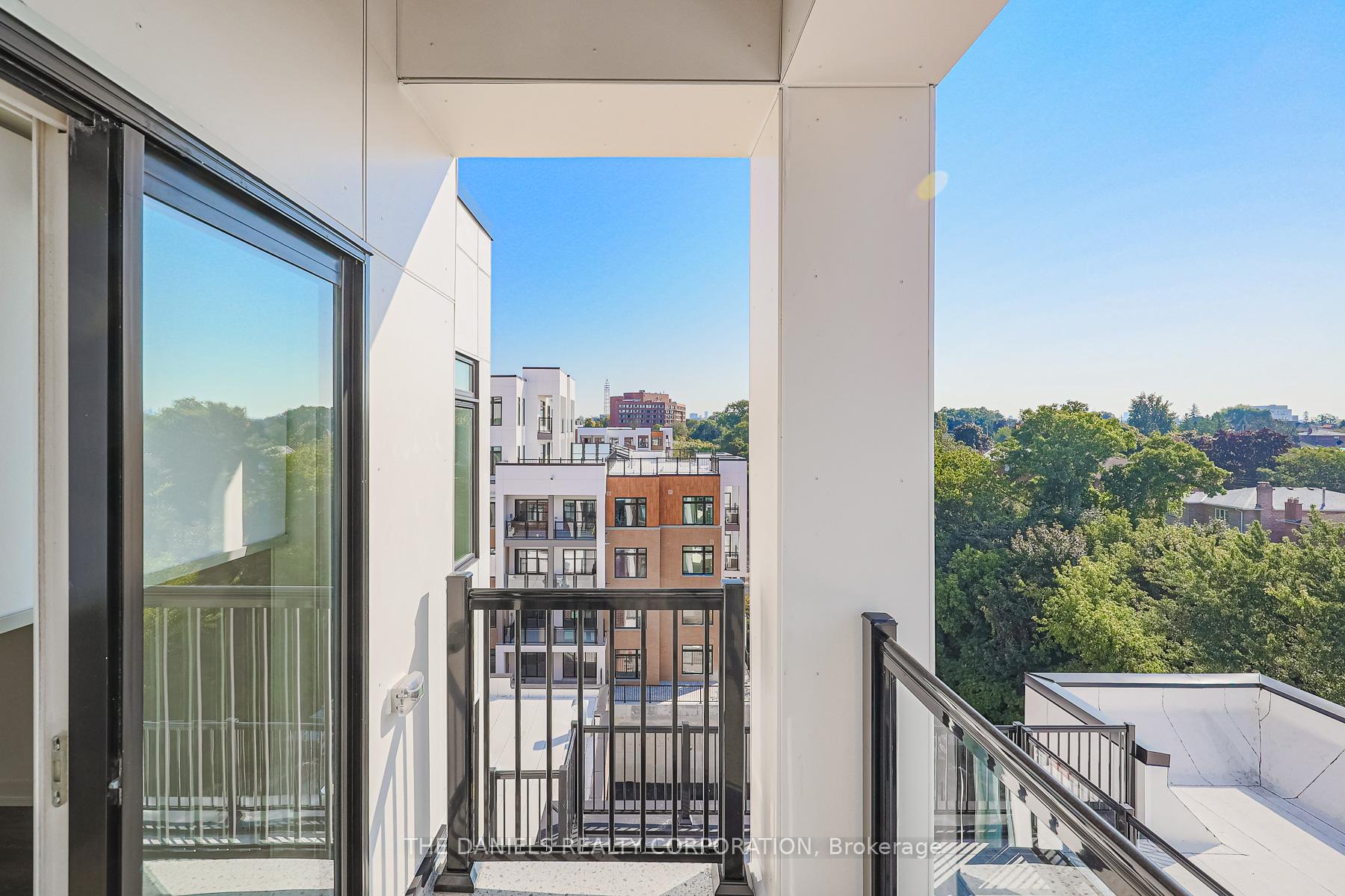 2 Bedrooms Condo at 135 Canon Jackson,  Toronto For sale