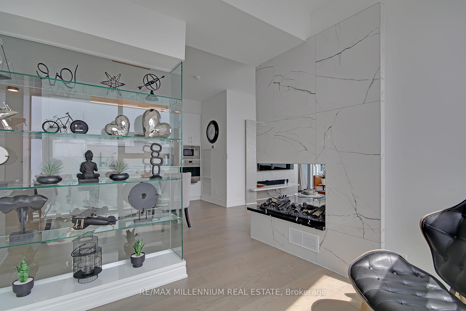3 Bedrooms Condo at 12 York,  Toronto For sale