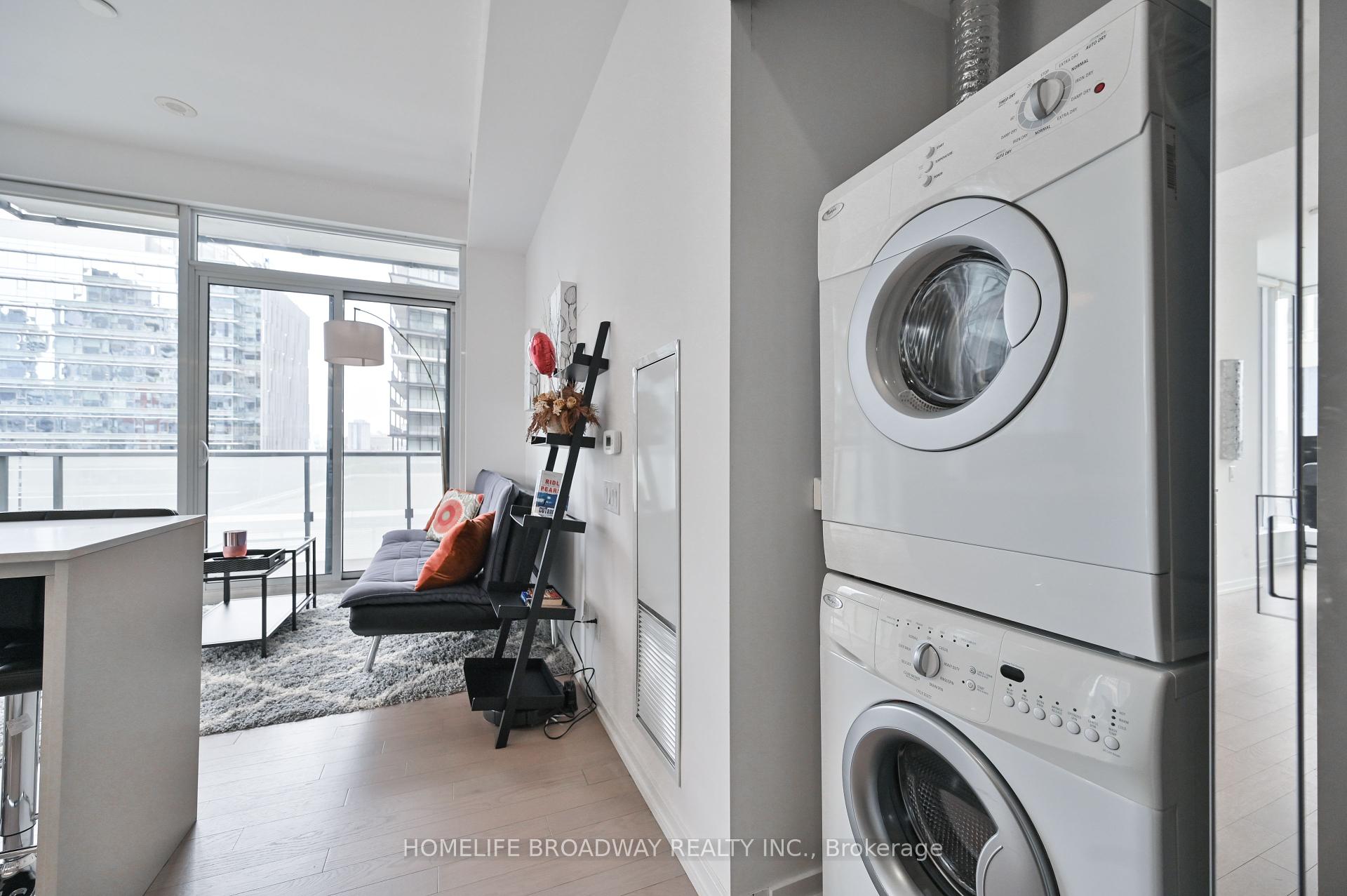 2 Bedrooms Condo at 101 Peter, Toronto For sale