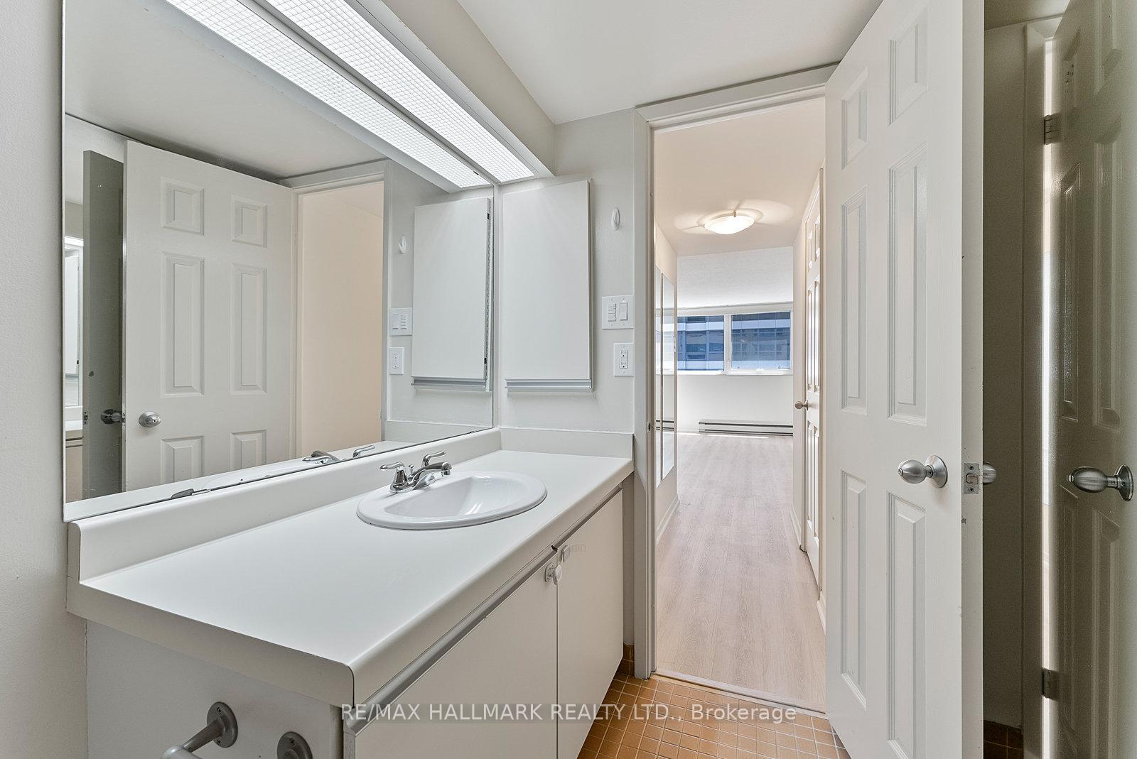 3 Bedrooms Condo at 360 Bloor, Toronto For sale