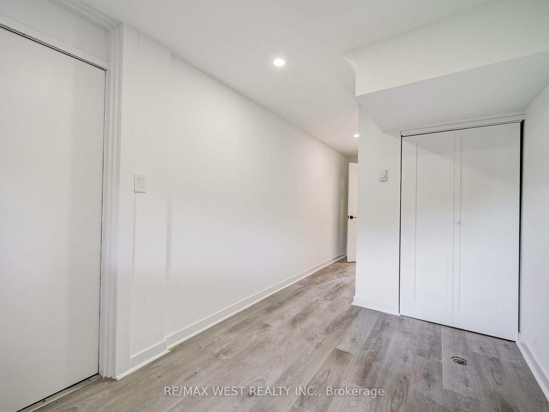 3 Bedrooms Condo at 22 Tandridge, Toronto For sale