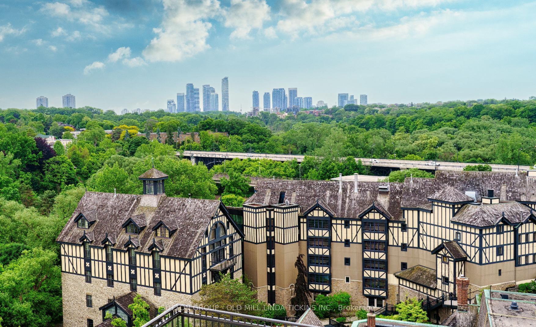 2 Bedrooms Condo at 30 Old Mill, Toronto For sale