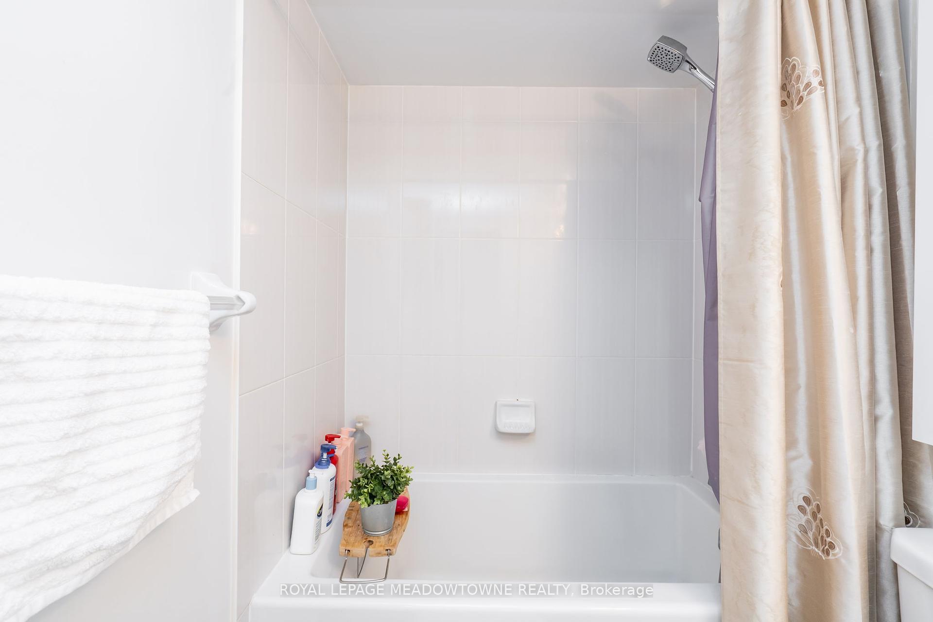 2 Bedrooms Condo at 2 Eva,  Toronto For sale