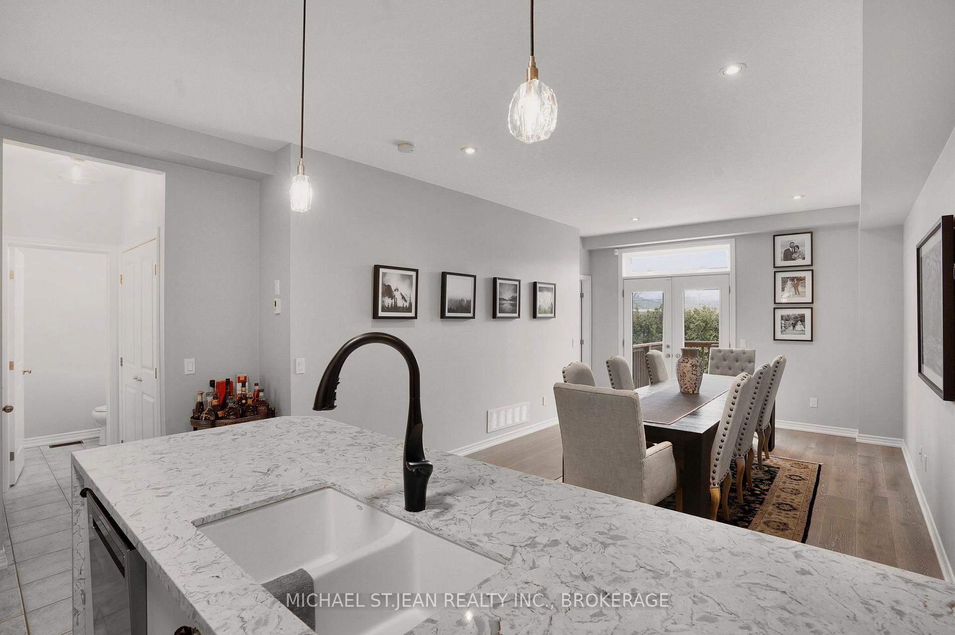 3 Bedrooms Condo at 5056 New,  Burlington For sale