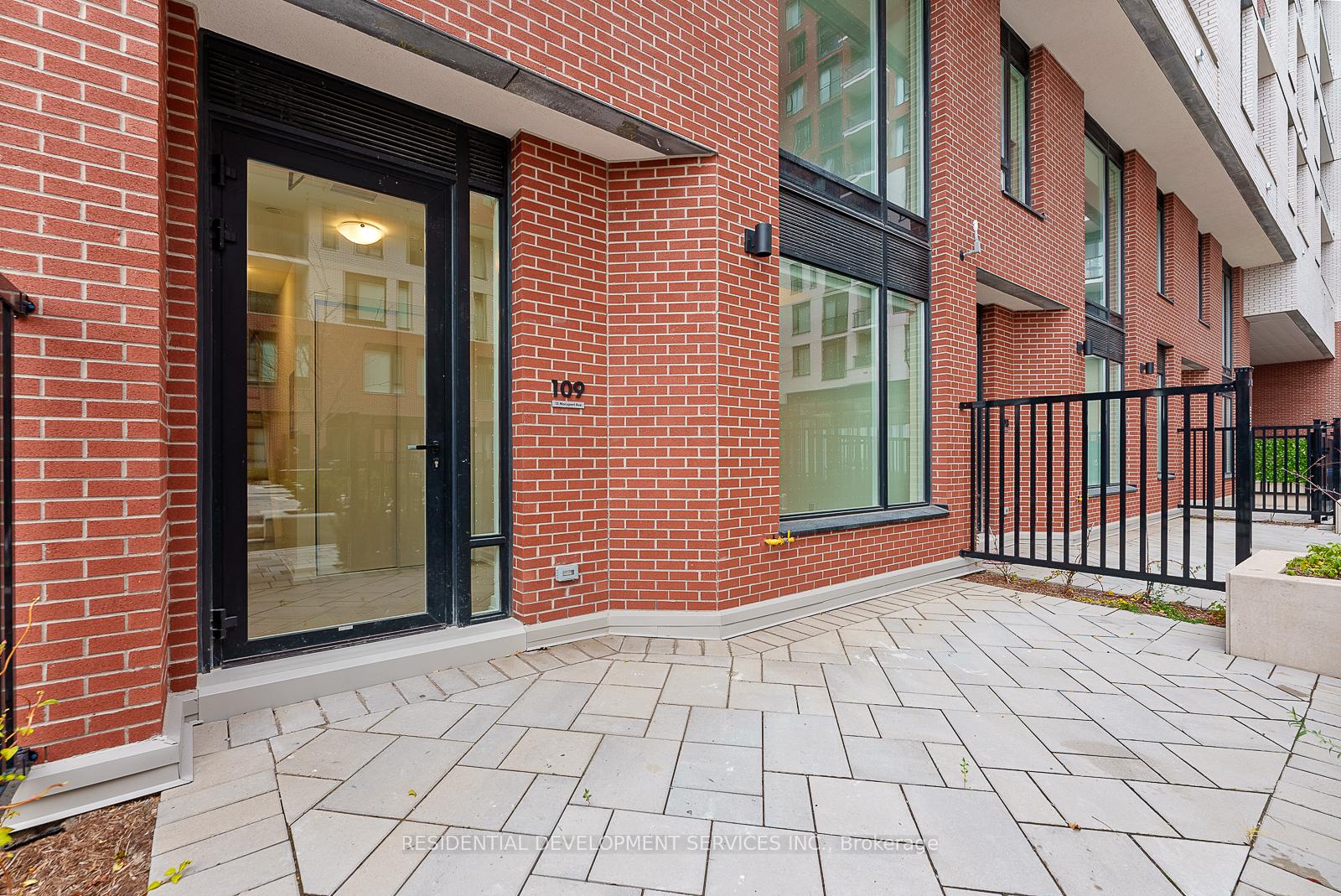 3 Bedrooms Condo at 15 Maryport,  Toronto For sale