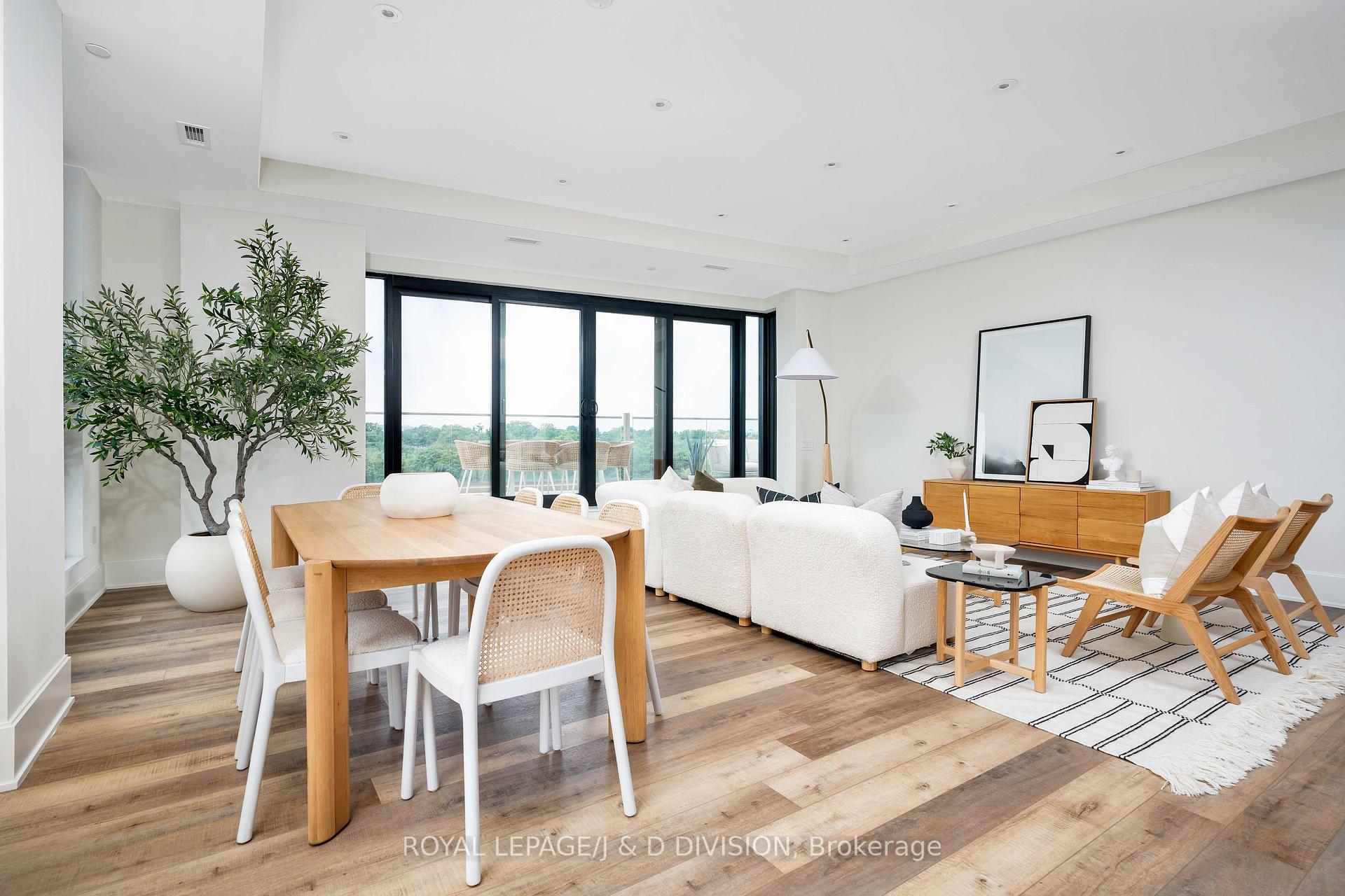 3 Bedrooms Condo at 1 Strathgowan, Toronto For sale