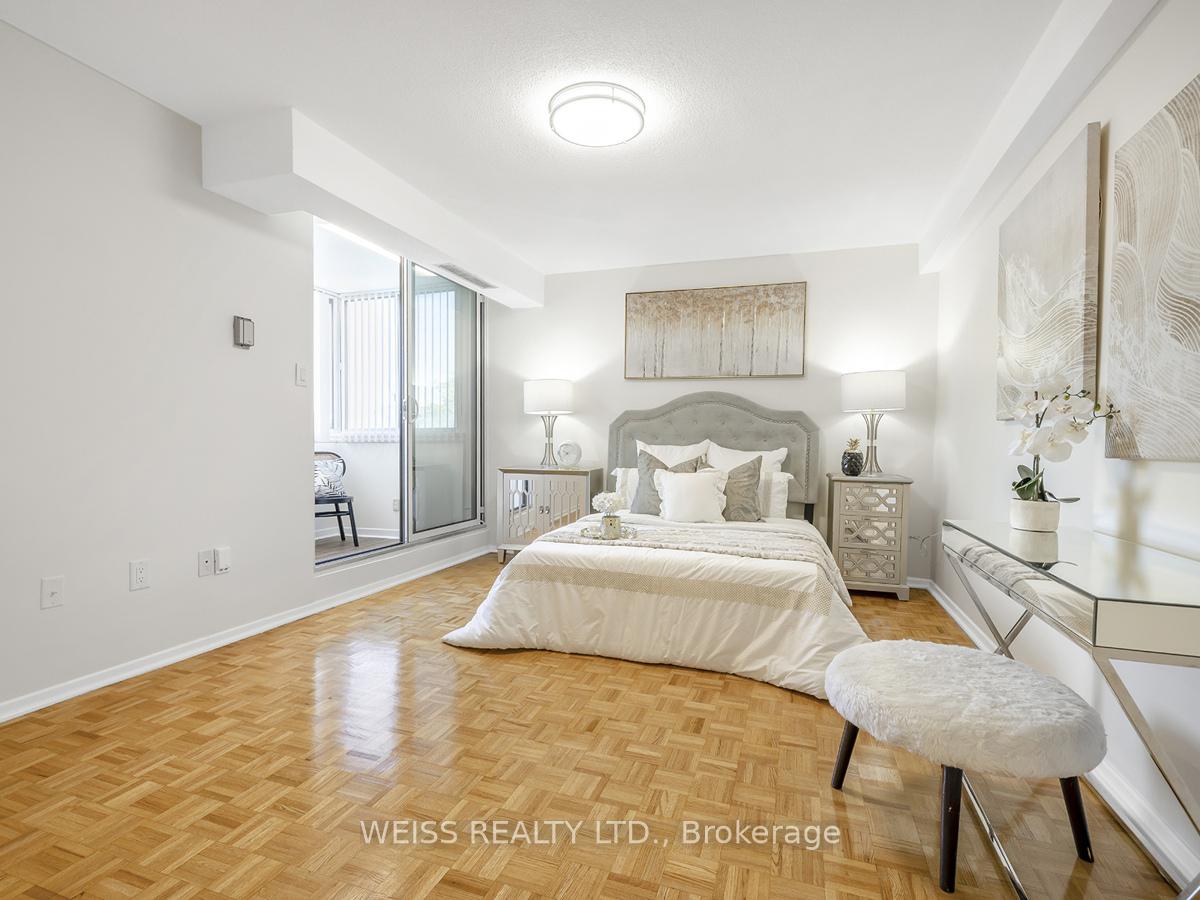 3 Bedrooms Condo at 150 Neptune,  Toronto For sale