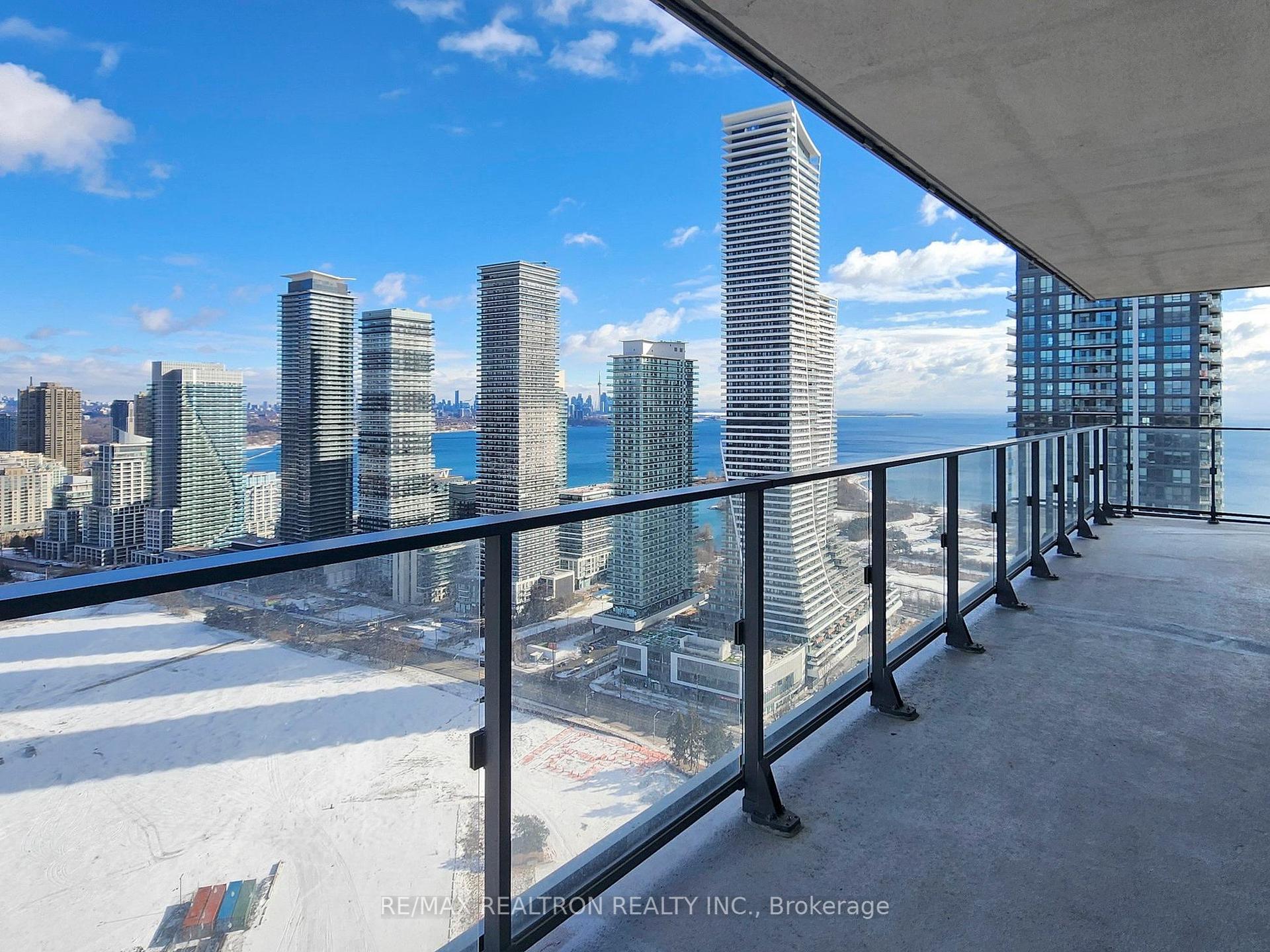 3 Bedrooms Condo at 10 Park Lawn, Toronto For sale