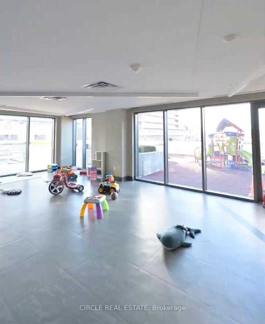 4 Bedrooms Condo at 5033 Four Springs,  Mississauga For sale