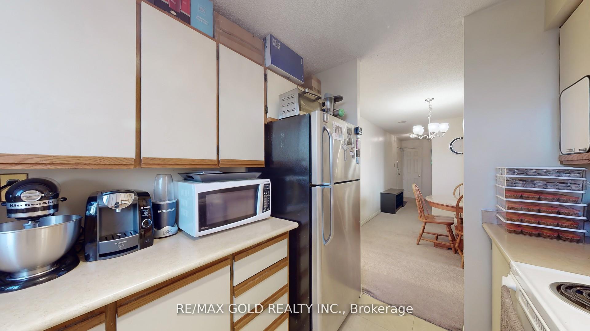 2 Bedrooms Condo at 99 Blackwell, Toronto For sale