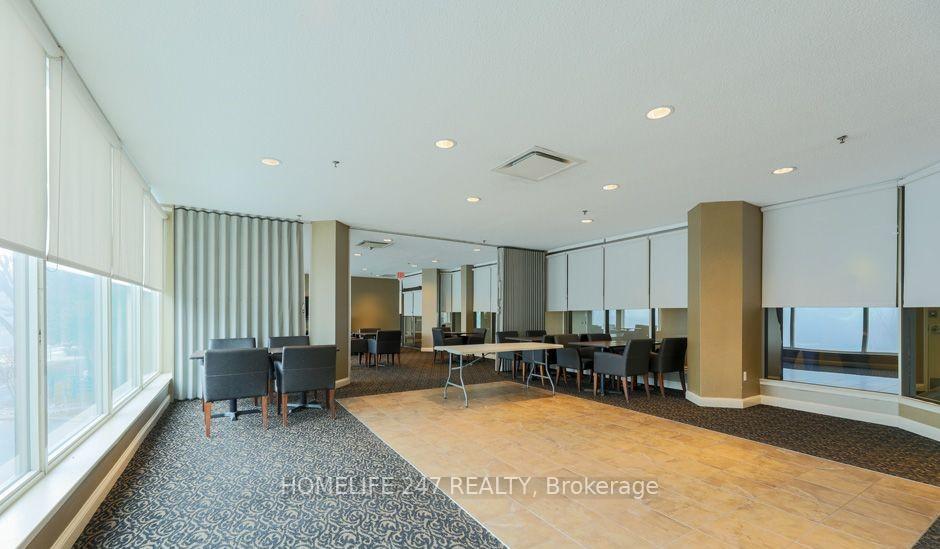 2 Bedrooms Condo at 5 Greystone Walk,  Toronto For sale