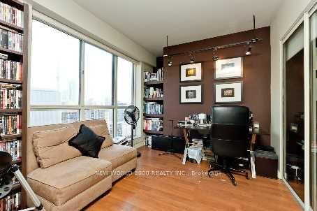 2 Bedrooms Condo at 633 Bay,  Toronto For sale