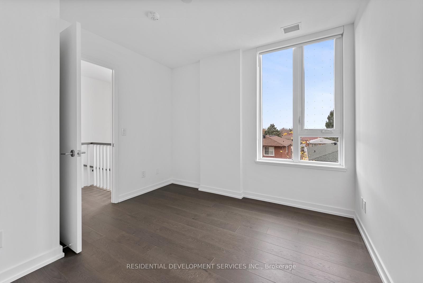4 Bedrooms Condo at 15 Maryport,  Toronto For sale