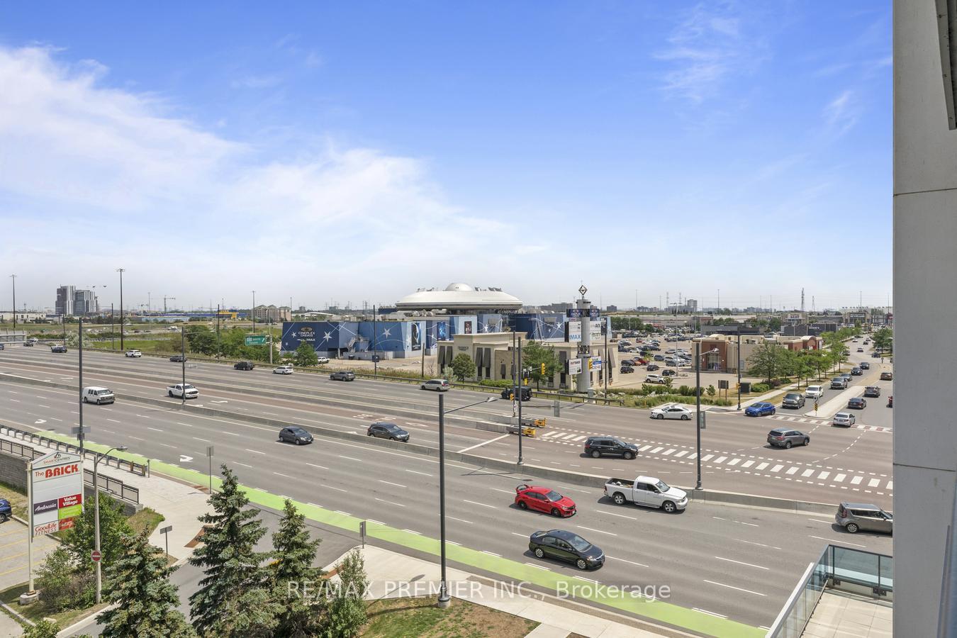 2 Bedrooms Condo at 3600 Highway 7, Vaughan For sale
