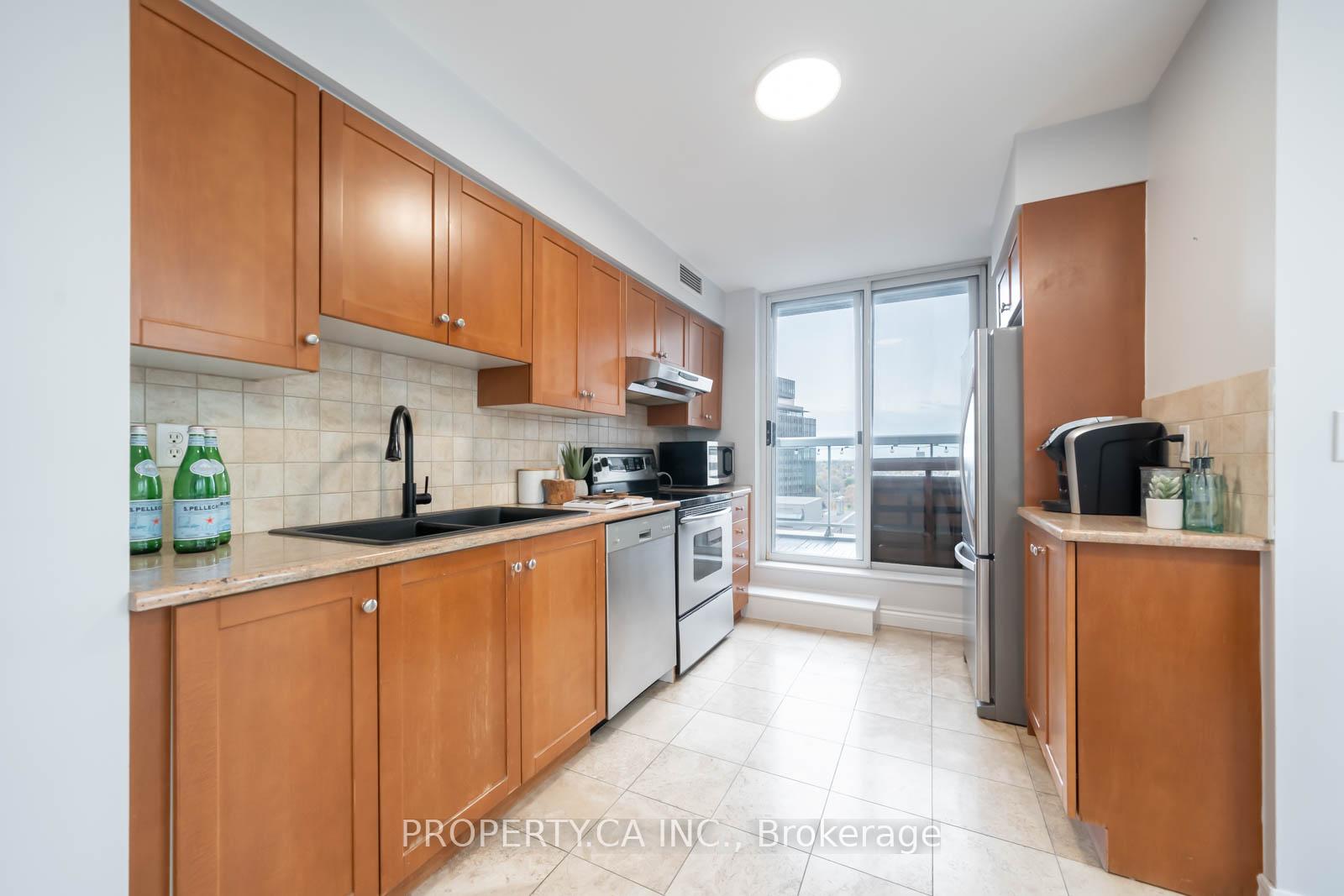3 Bedrooms Condo at 43 Eglinton, Toronto For sale