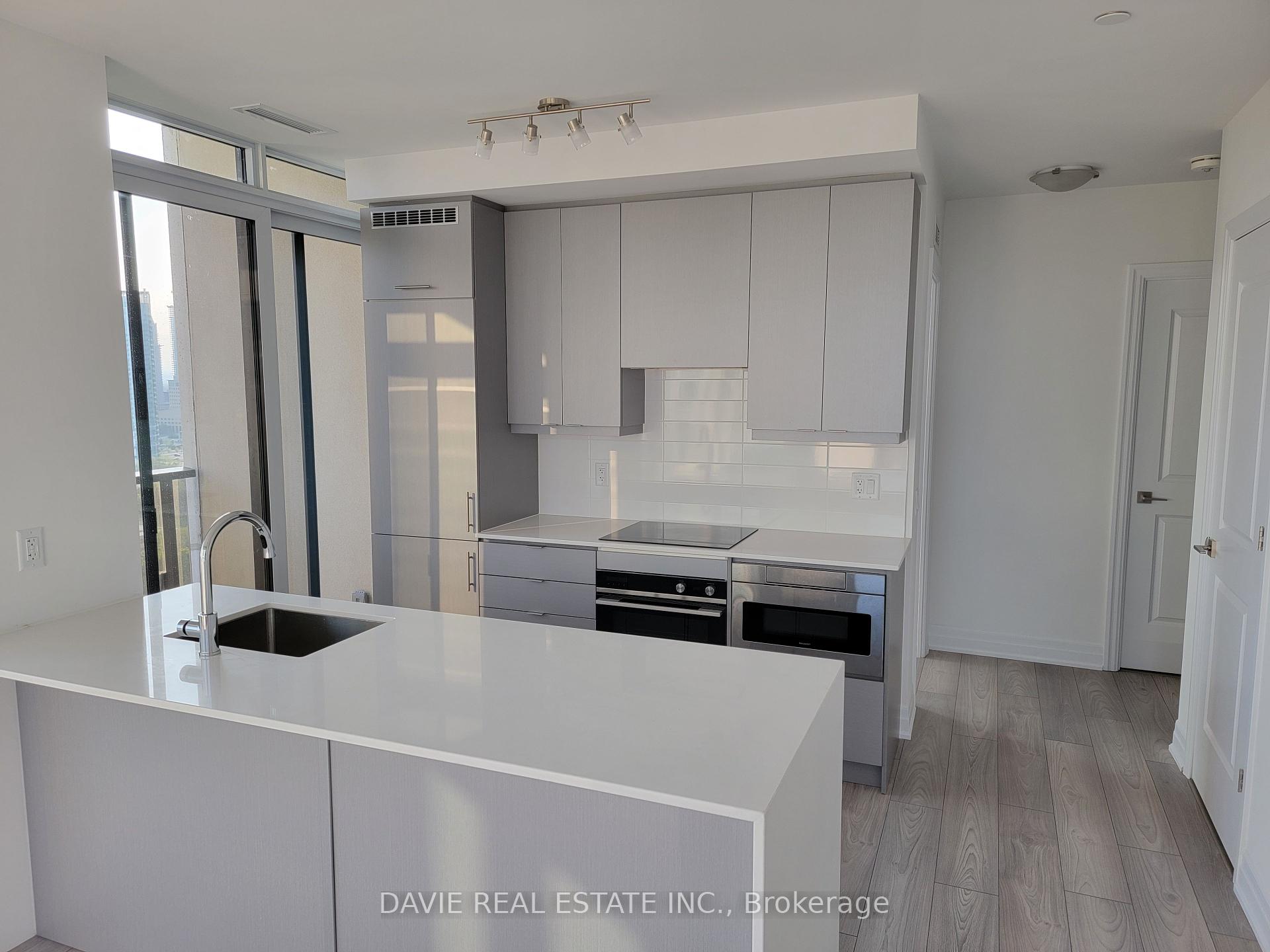3 Bedrooms Condo at 36 Elm,  Mississauga For sale