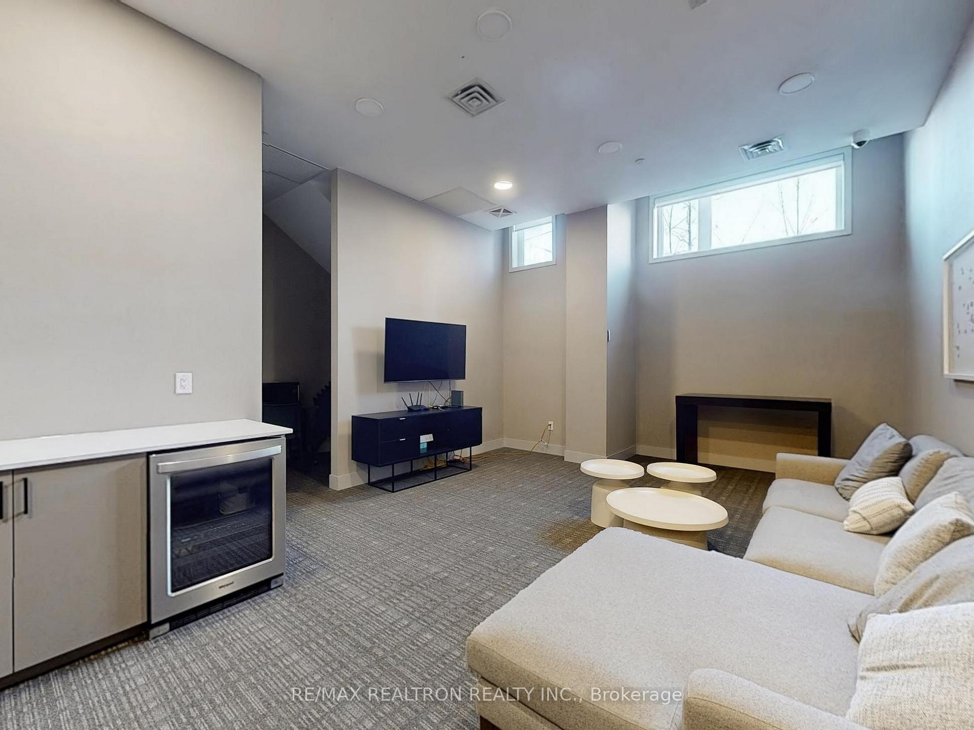 2 Bedrooms Condo at 160 Canon Jackson, Toronto For sale