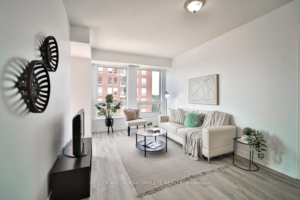 2 Bedrooms Condo at 60 Old Mill, Oakville For sale
