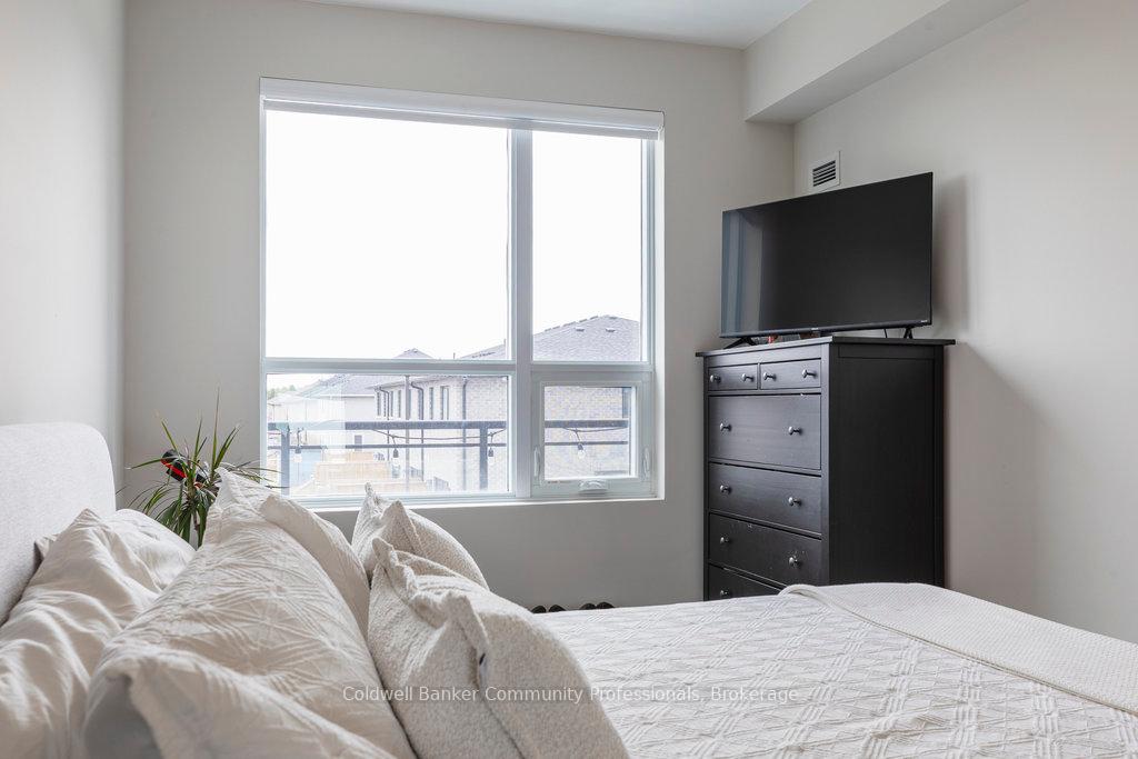 #208 – 120 Springvalley Crescent, Hamilton, ON L9C 0G2