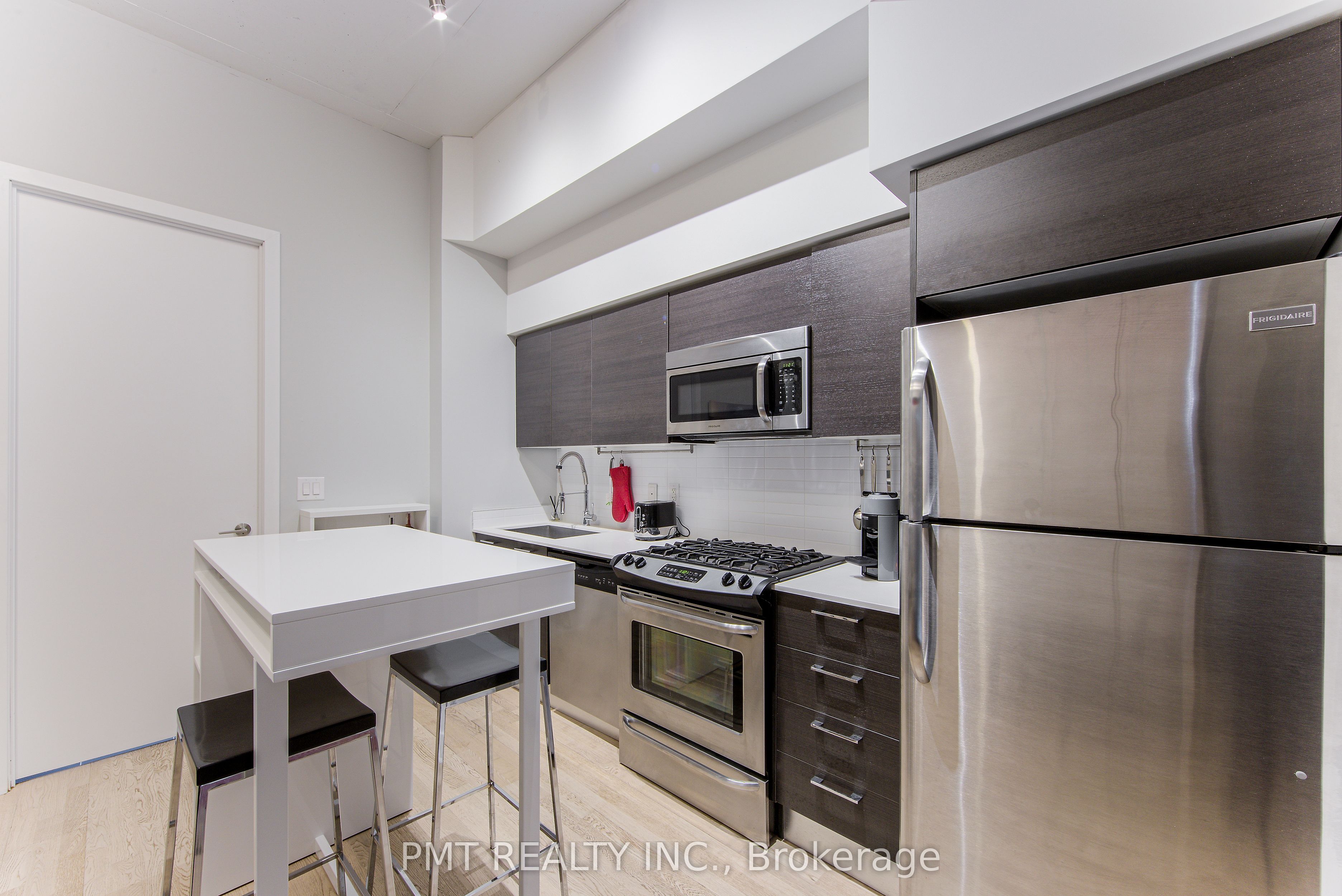 399 Adelaide Street W, #105