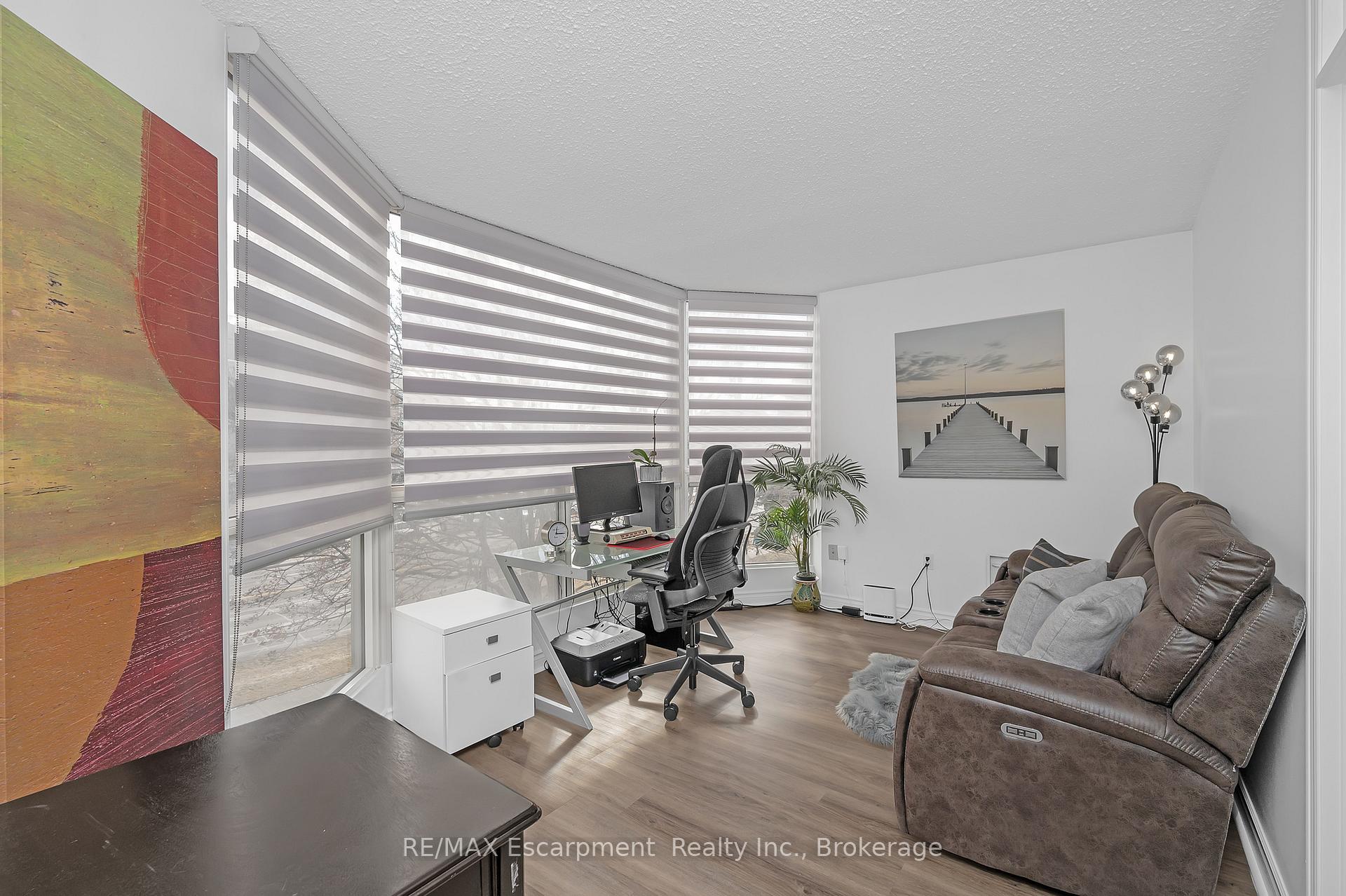 3 Bedrooms Condo at 1237 North Shore, Burlington For sale