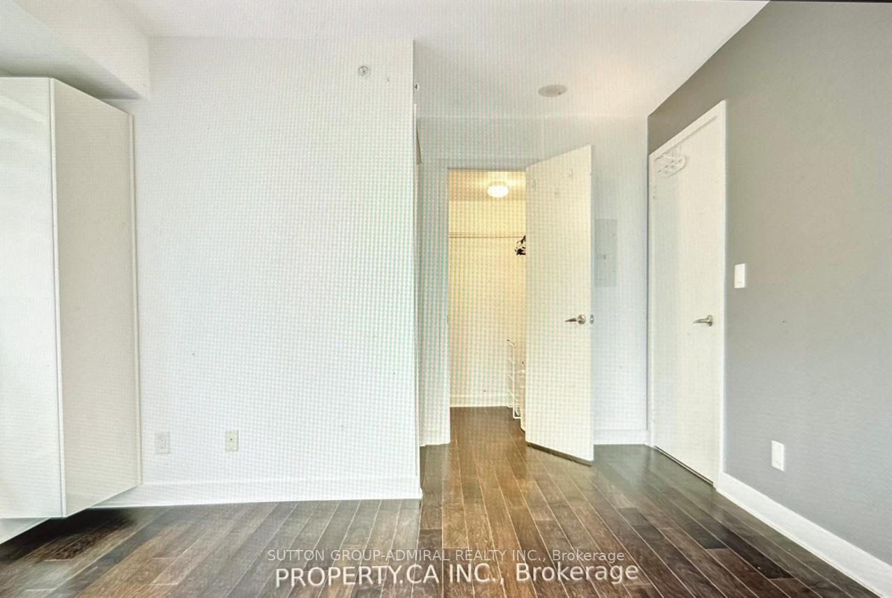 58 Orchard View Boulevard, #907