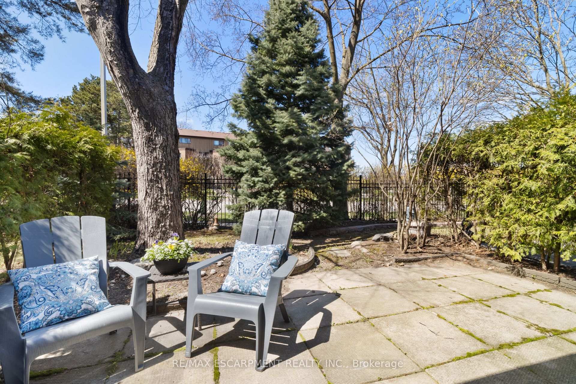 3 Bedrooms Condo at 2020 South Millway,  Mississauga For sale
